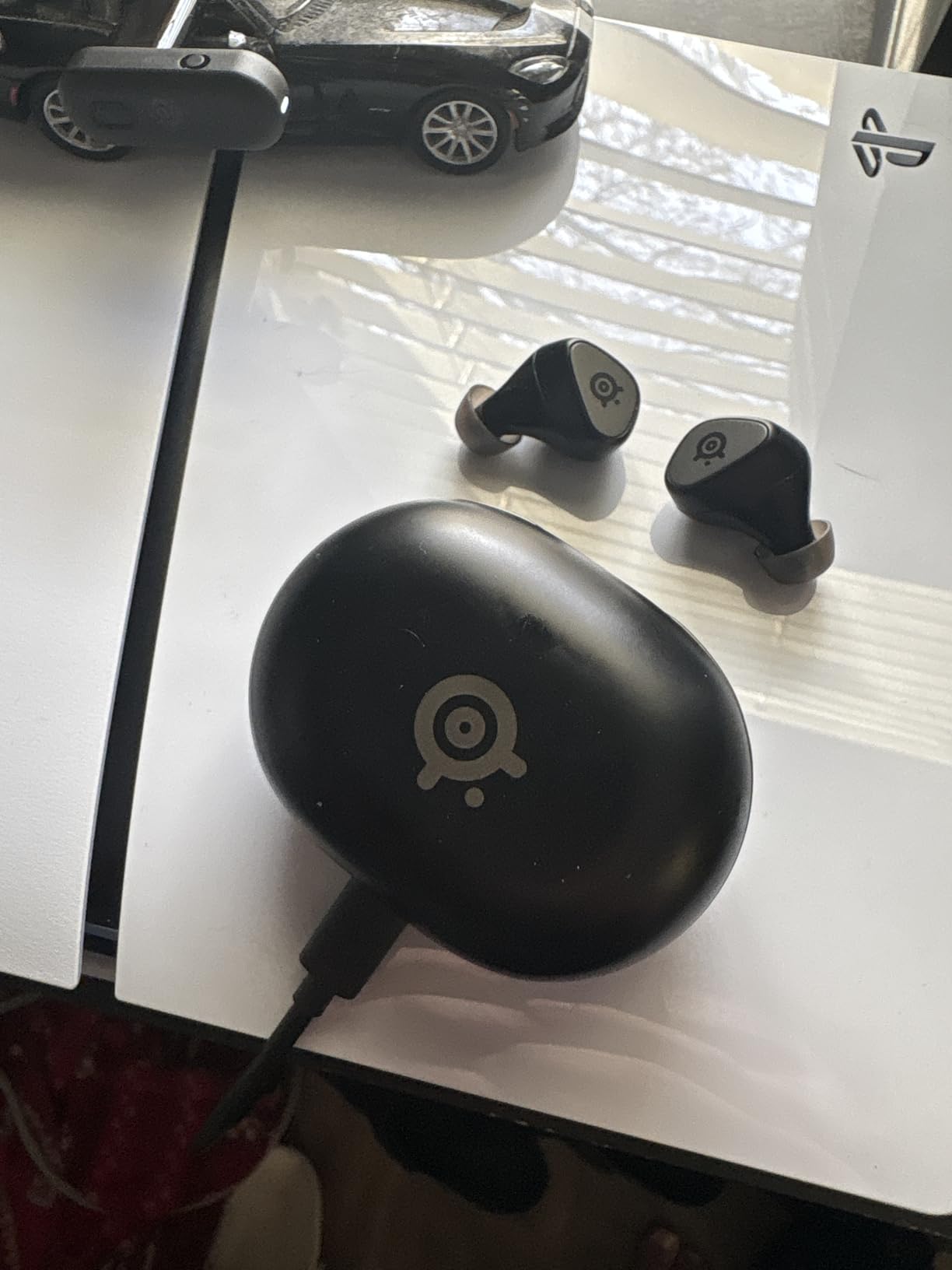 SteelSeries Arctis GameBuds for Xbox/PC/PS5/Switch/Mobile — Quick-Switch 2.4GHz+Bluetooth 5.3 — Active Noise Cancelling — Mobile App — Water Resistant IP55 — 40H Battery with Qi Charging Case - Black Customer Review SteelSeries Arctis GameBuds for Xbox/PC/PS5/Switch/Mobile — Quick-Switch 2.4GHz+Bluetooth 5.3 — Active Noise Cancelling — Mobile App — Water Resistant IP55 — 40H Battery with Qi Charging Case - Black - Customer Photo 1