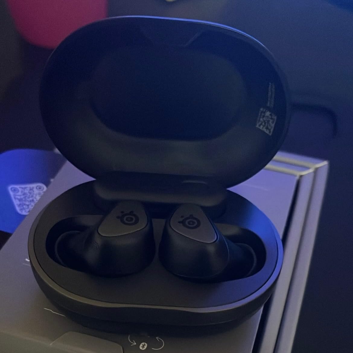 SteelSeries Arctis GameBuds for Xbox/PC/PS5/Switch/Mobile — Quick-Switch 2.4GHz+Bluetooth 5.3 — Active Noise Cancelling — Mobile App — Water Resistant IP55 — 40H Battery with Qi Charging Case - Black Customer Review SteelSeries Arctis GameBuds for Xbox/PC/PS5/Switch/Mobile — Quick-Switch 2.4GHz+Bluetooth 5.3 — Active Noise Cancelling — Mobile App — Water Resistant IP55 — 40H Battery with Qi Charging Case - Black - Customer Photo 2