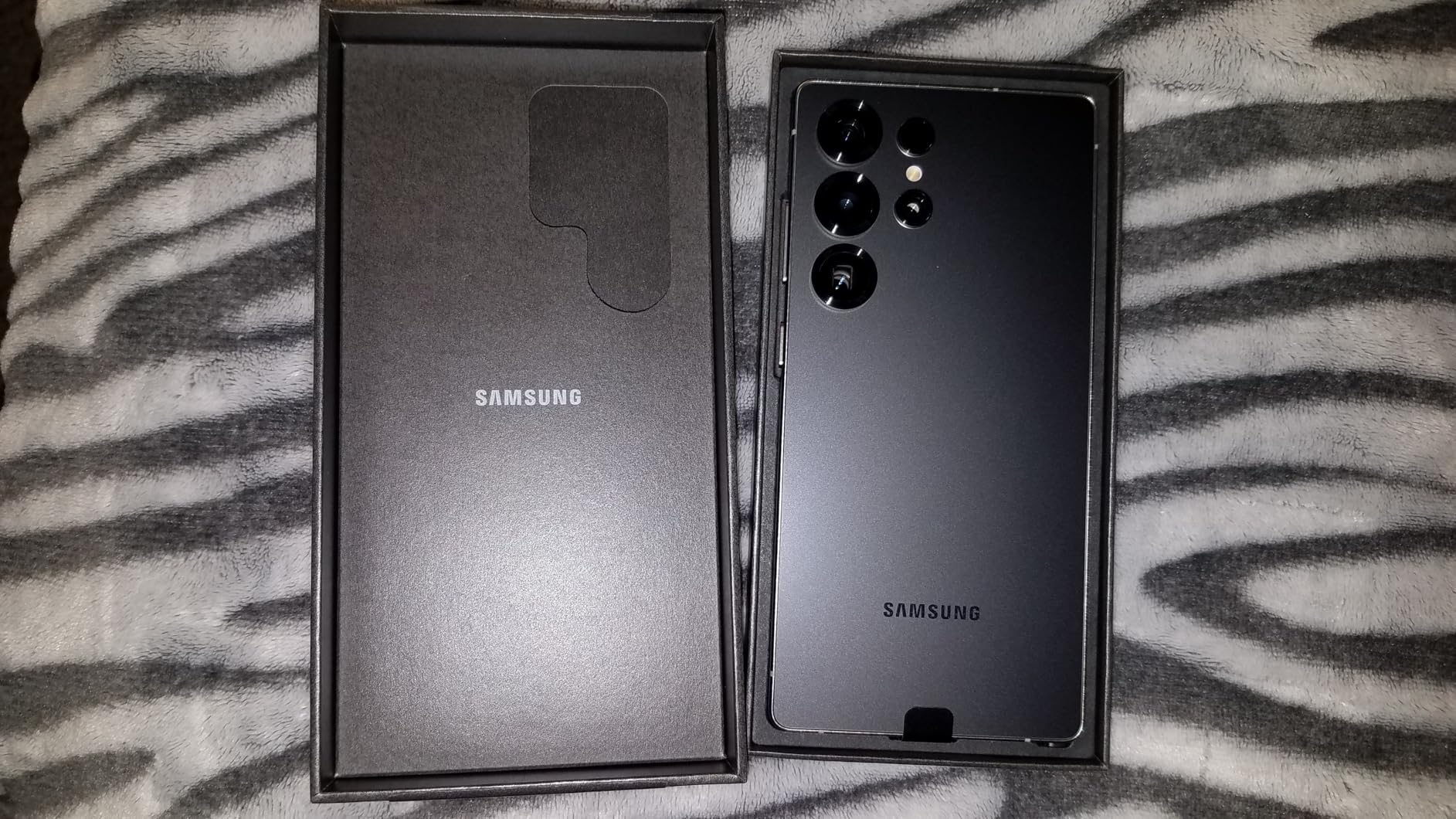SAMSUNG Galaxy S25 Ultra SM-S938B/DS 256GB 12GB RAM AI Smartphone, Factory Unlocked, Global Model - Titanium Black Customer Review SAMSUNG Galaxy S25 Ultra SM-S938B/DS 256GB 12GB RAM AI Smartphone, Factory Unlocked, Global Model - Titanium Black - Customer Photo 5