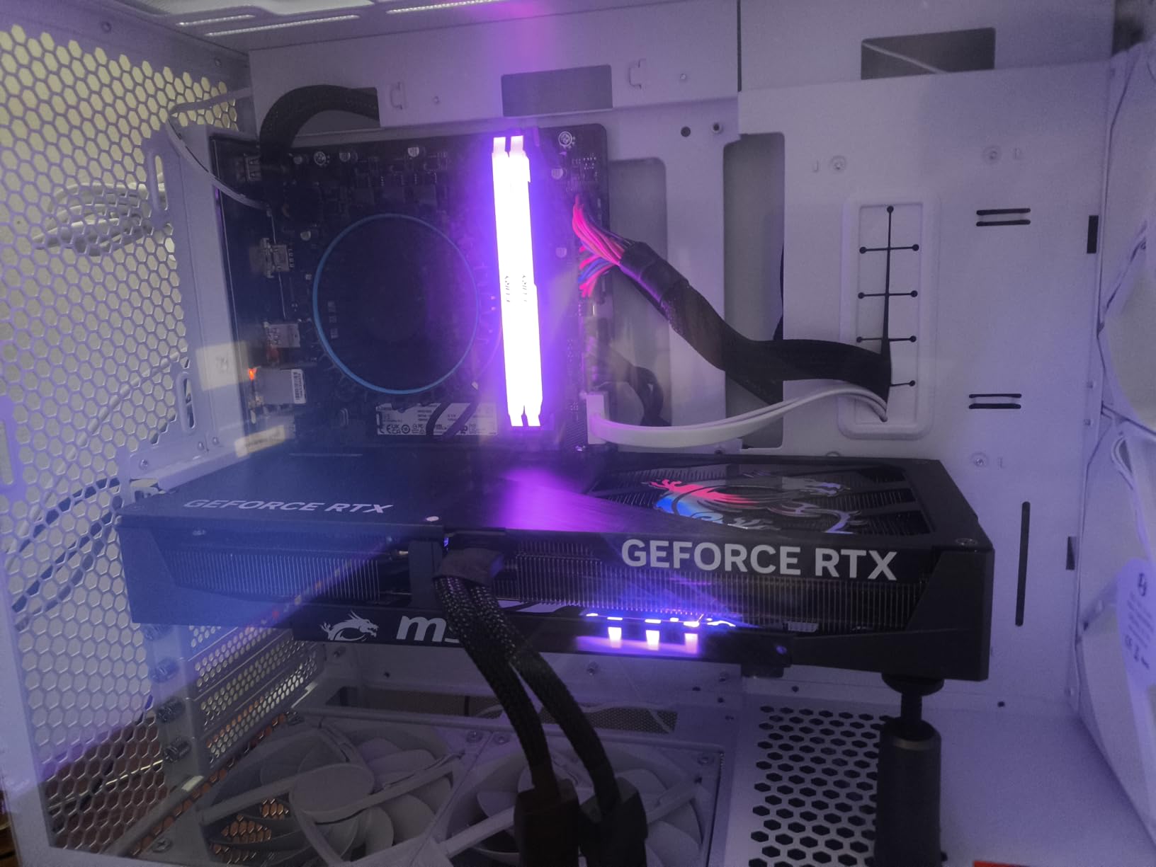 RTX 5070 12G Gaming Trio OC Graphics Card (12GB GDDR7, 192-bit, Extreme Performance: 2625 MHz, DisplayPort x3 2.1a, HDMI 2.1b, NVIDIA Blackwell Architecture) Customer Review RTX 5070 12G Gaming Trio OC Graphics Card (12GB GDDR7, 192-bit, Extreme Performance: 2625 MHz, DisplayPort x3 2.1a, HDMI 2.1b, NVIDIA Blackwell Architecture) - Customer Photo 1
