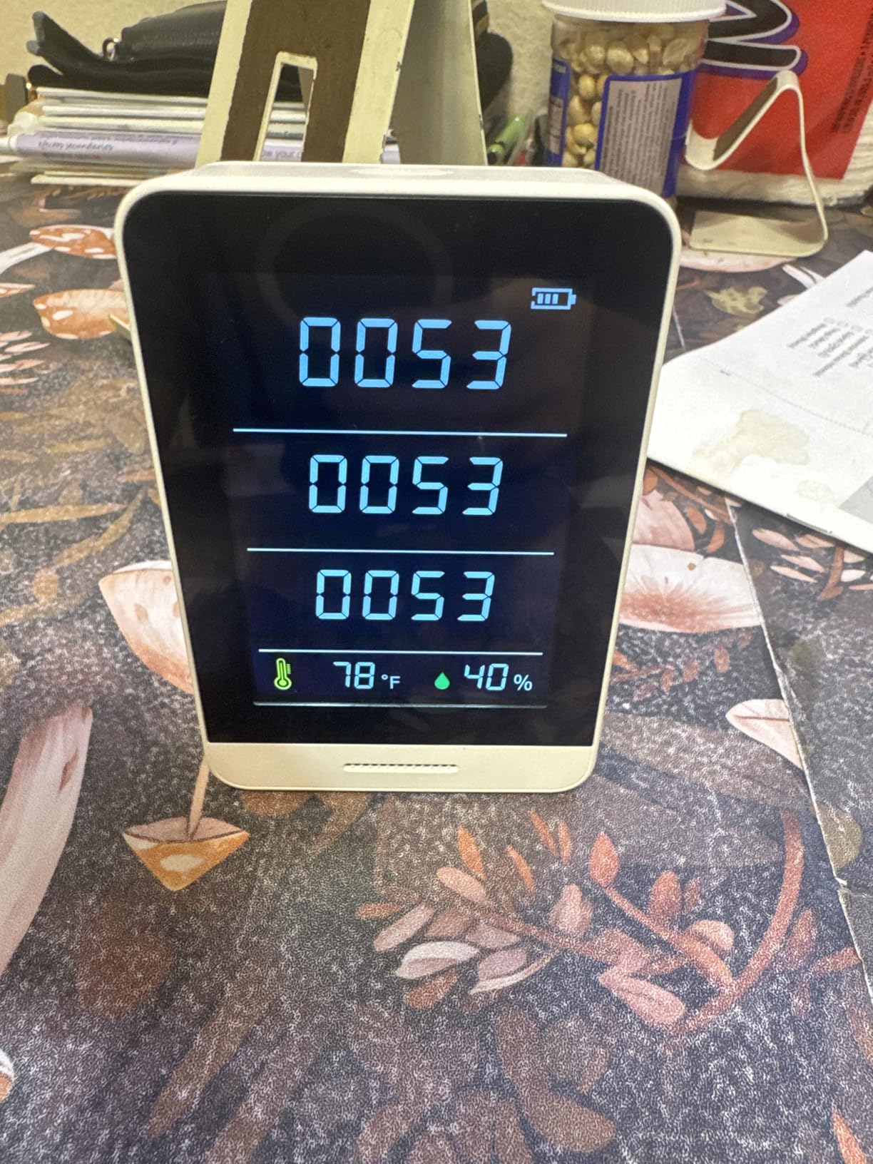 Air Quality Monitor Indoor,8-in-1 Smart Air Quality Tester with CO2, TVOC, HCHO, AQI, Temperature & Humidity, Real Time Display, Battery Powered, for Home & Office (White) - Customer Photo 4