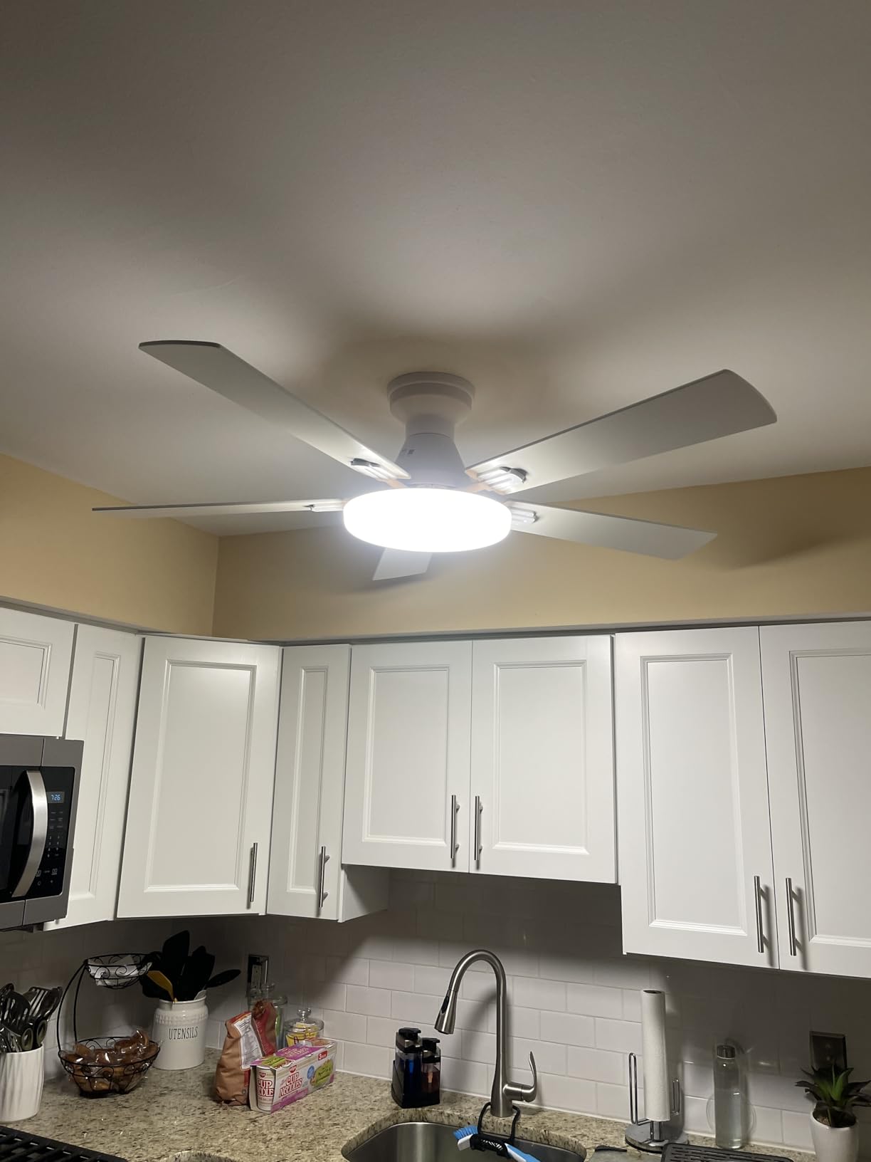 Ceiling Fans with Lights, 52 inch Flush Mount Ceiling fan with Remote Control, Low Profile Ceiling Fan for Bedroom, Farmhouse, Reversible, 3CCT, Dimmable, Noiseless DC Motor, Black Customer Review Ceiling Fans with Lights, 52 inch Flush Mount Ceiling fan with Remote Control, Low Profile Ceiling Fan for Bedroom, Farmhouse, Reversible, 3CCT, Dimmable, Noiseless DC Motor, Black - Customer Photo 3