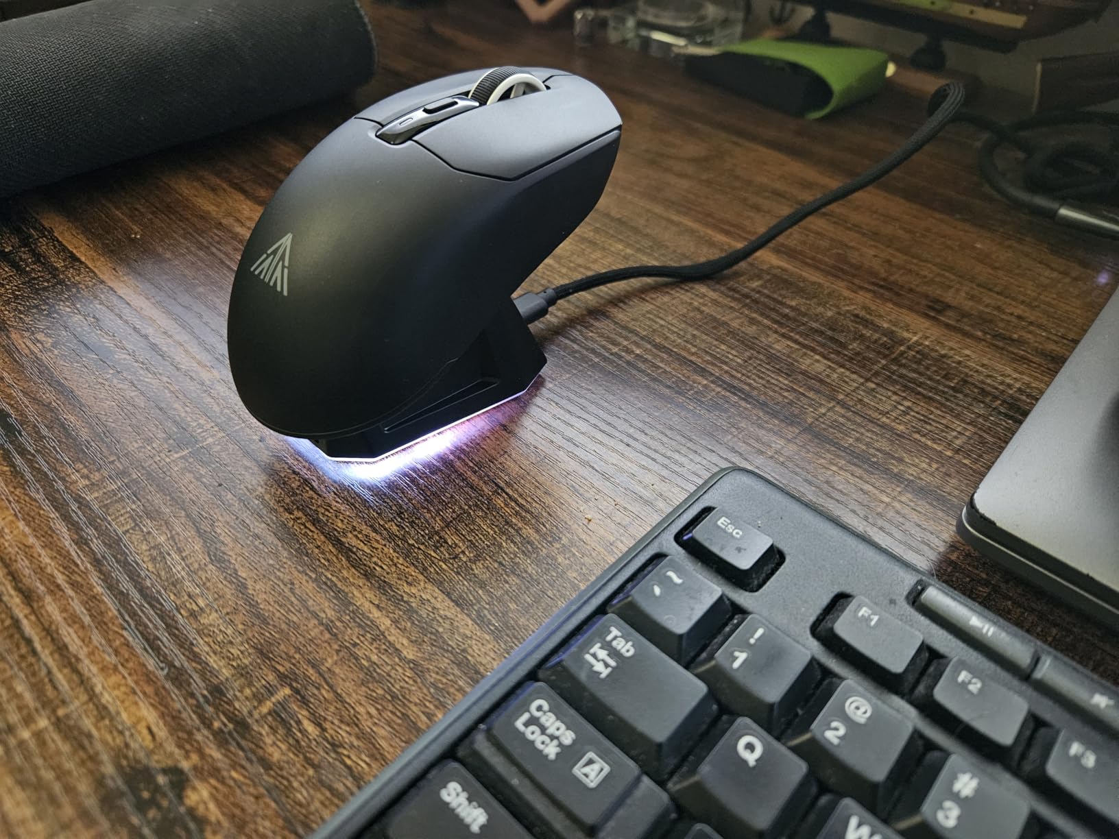 SOLAKAKA SM820 Wireless Gaming Mouse with RGB Charging Dock,24000 DPI Tri-Modes Wireless Mouse with 2 Side Buttons,Programmable Macro Mouse for Gaming(Black) - Customer Photo 4