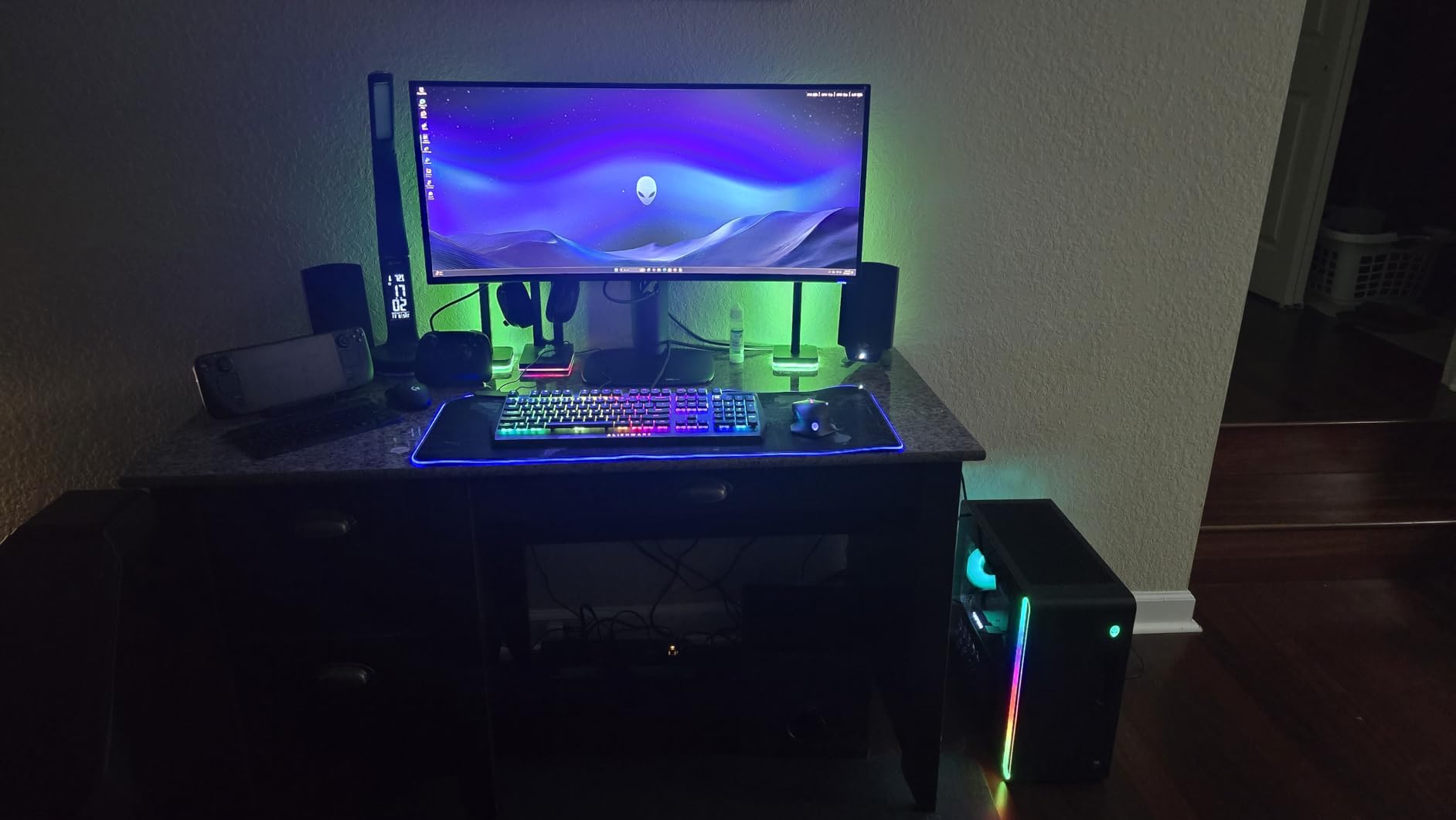 Alienware Aurora Gaming Desktop ACT1250 - Intel Core Ultra 9 285 Processor, Liquid Cooled, NVIDIA GeForce RTX 5080, 32GB DDR5 RAM, 1TB SSD, 1000W Platinum Rated PSU, Win 11 Home - Clear Panel - Customer Photo 2