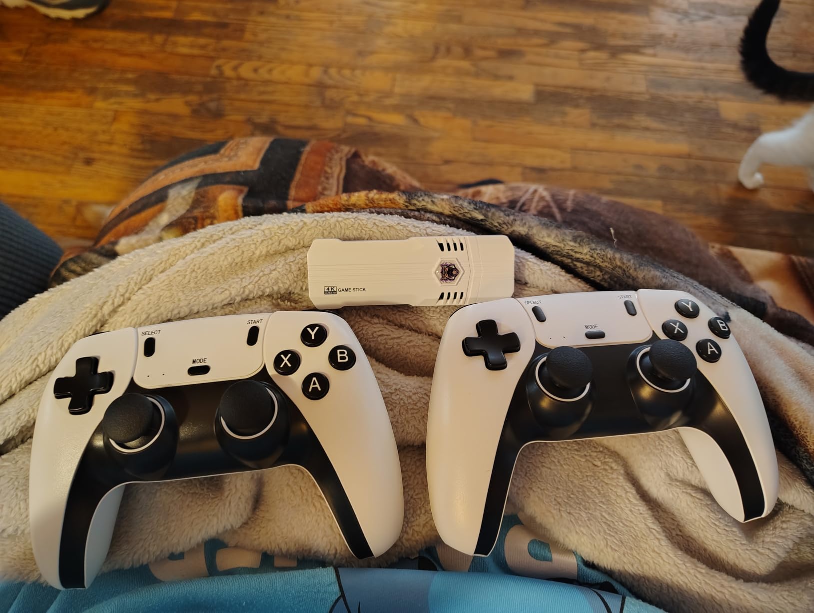 Upgrade Retro Game Stick Pro, Wireless Retro Gaming Console with 40000+ Games, Built-in 38 Game Emulators, Plug and Play Video Games for TV, 4K, Retro Game Console with Dual 2.4G Controllers - Customer Photo 2