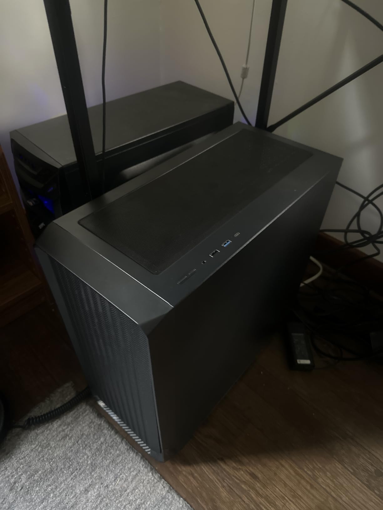 MONTECH X5M - Micro ATX Gaming PC Case, High Airflow, 4x120mm ARGB Fans Pre-Installed, Glass Side Panel, Carbon Fiber Print Accents, Black - Customer Photo 3