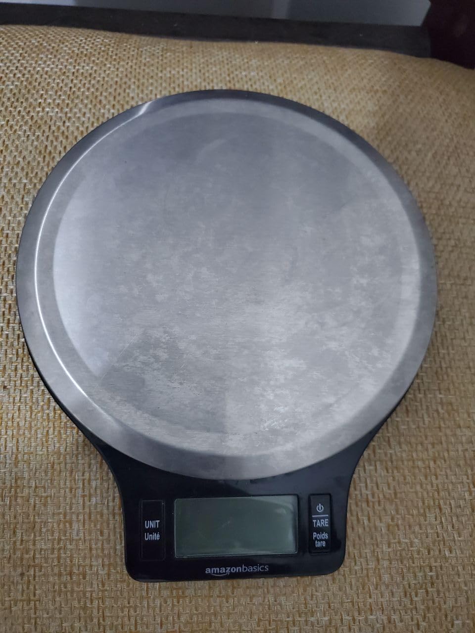 Amazon Basics Digital Kitchen Scale with LCD Display, Batteries Included, Weighs up to 11 pounds, Black and Stainless Steel Customer Review Amazon Basics Digital Kitchen Scale with LCD Display, Batteries Included, Weighs up to 11 pounds, Black and Stainless Steel - Customer Photo 2