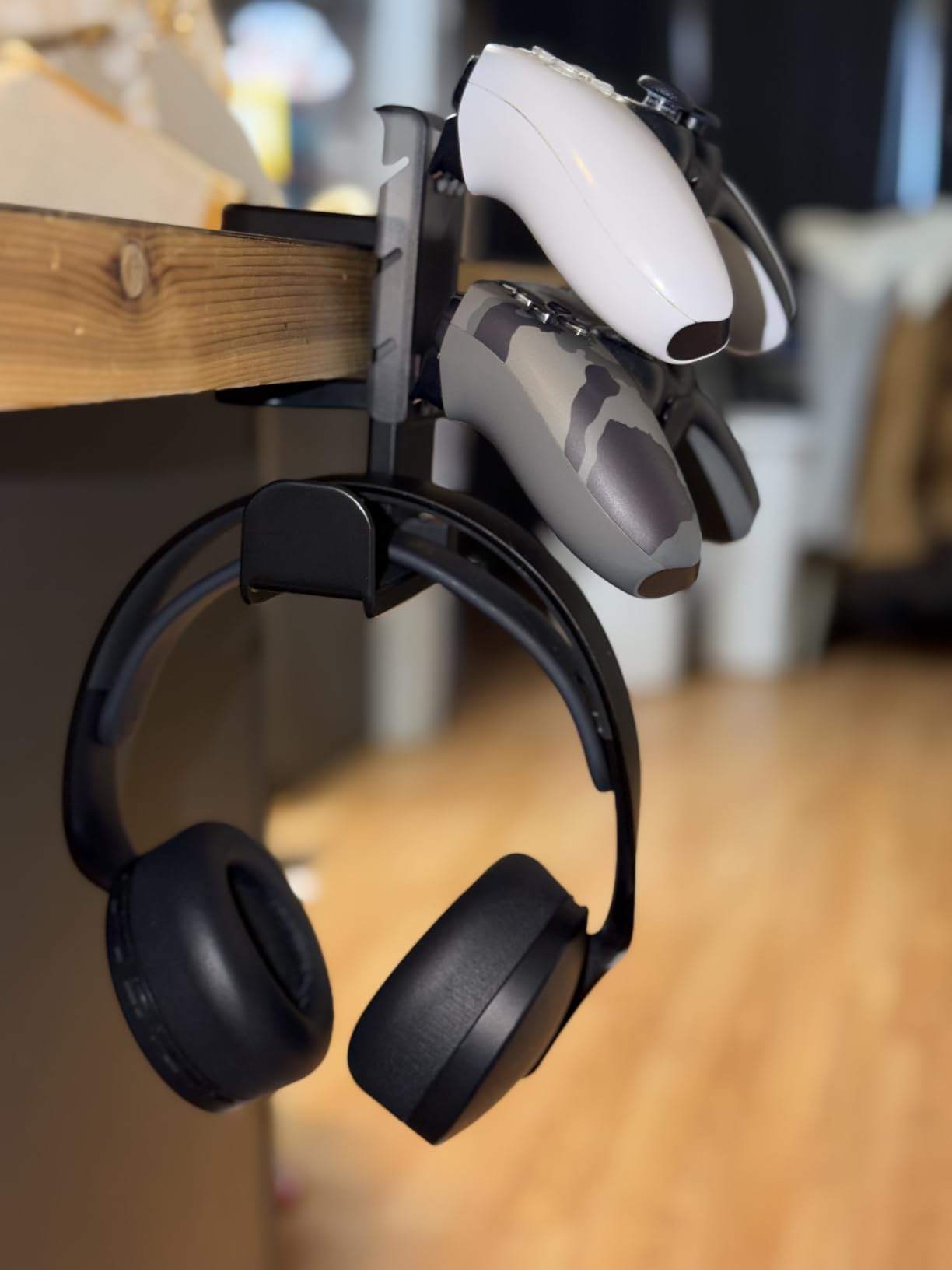 EURPMASK Rotating Headphone Stand - PC Gaming Headset Holder, Adjustable Clamp-on Under Desk Hanger With 360 Degree Swivel & Cable Clip Organizer - Black Customer Review EURPMASK Rotating Headphone Stand - PC Gaming Headset Holder, Adjustable Clamp-on Under Desk Hanger With 360 Degree Swivel & Cable Clip Organizer - Black - Customer Photo 1