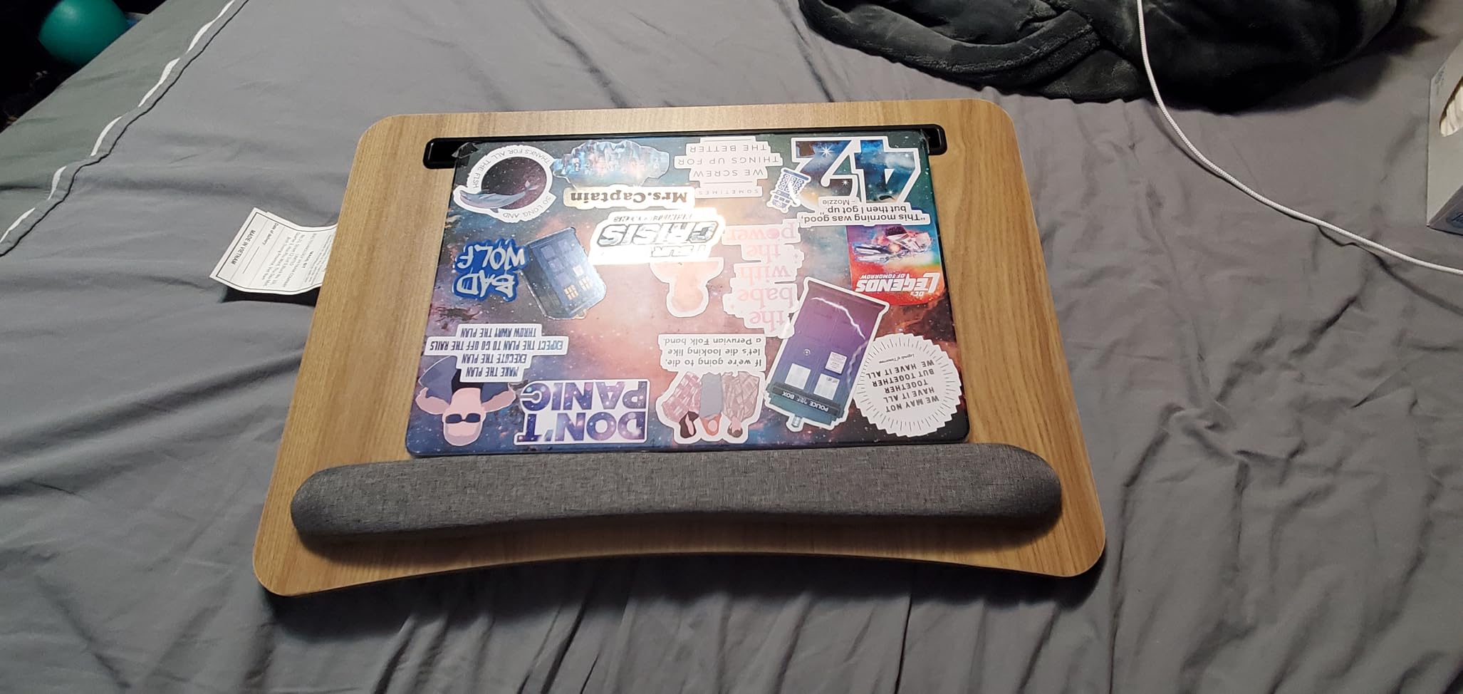 HUANUO Portable Lap Laptop Desk with Pillow Cushion, Fits up to 15.6 inch Laptop, with Anti-Slip Strip & Storage Function for Home Office Students Use as Computer Laptop Stand, Book Tablet Customer Review HUANUO Portable Lap Laptop Desk with Pillow Cushion, Fits up to 15.6 inch Laptop, with Anti-Slip Strip & Storage Function for Home Office Students Use as Computer Laptop Stand, Book Tablet - Customer Photo 1