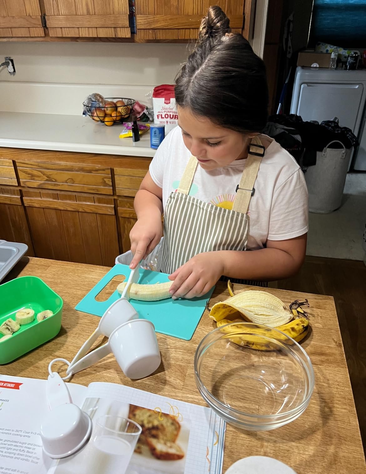 Tovla JR Kids Real Cooking and Baking Ultimate Gift Set | Montessori Kid-Safe Knives, Apron, Visual Cookbook, Timer, Storage Case & Tools | Premium Christmas & Birthday Gift for Girls & Boys Customer Review Tovla JR Kids Real Cooking and Baking Ultimate Gift Set | Montessori Kid-Safe Knives, Apron, Visual Cookbook, Timer, Storage Case & Tools | Premium Christmas & Birthday Gift for Girls & Boys - Customer Photo 2