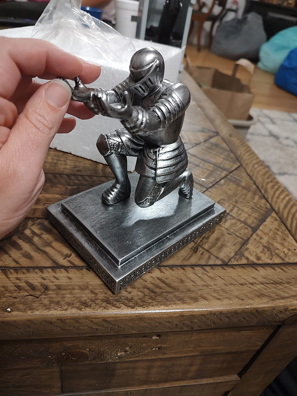Spakon Knight Pen Holder with 2 Pens Resin Desk Organizers and Accessories Funny Executive Pen Stand Fancy Cool Office Gadgets Cool Desk Decorations for Men Home Supplies(Classic,Iron) Customer Review Spakon Knight Pen Holder with 2 Pens Resin Desk Organizers and Accessories Funny Executive Pen Stand Fancy Cool Office Gadgets Cool Desk Decorations for Men Home Supplies(Classic,Iron) - Customer Photo 1