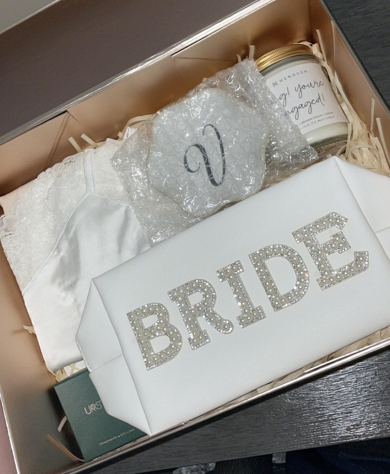 Bride Patch Letter Makeup Bag for Women Bridesmaid Engagement Gift for Her White Pearl Rhinestone Travel Toiletry Bag Make Up Bag Pouch for Purse Bridal Shower Gifts for Engagement Wedding Customer Review Bride Patch Letter Makeup Bag for Women Bridesmaid Engagement Gift for Her White Pearl Rhinestone Travel Toiletry Bag Make Up Bag Pouch for Purse Bridal Shower Gifts for Engagement Wedding - Customer Photo 1