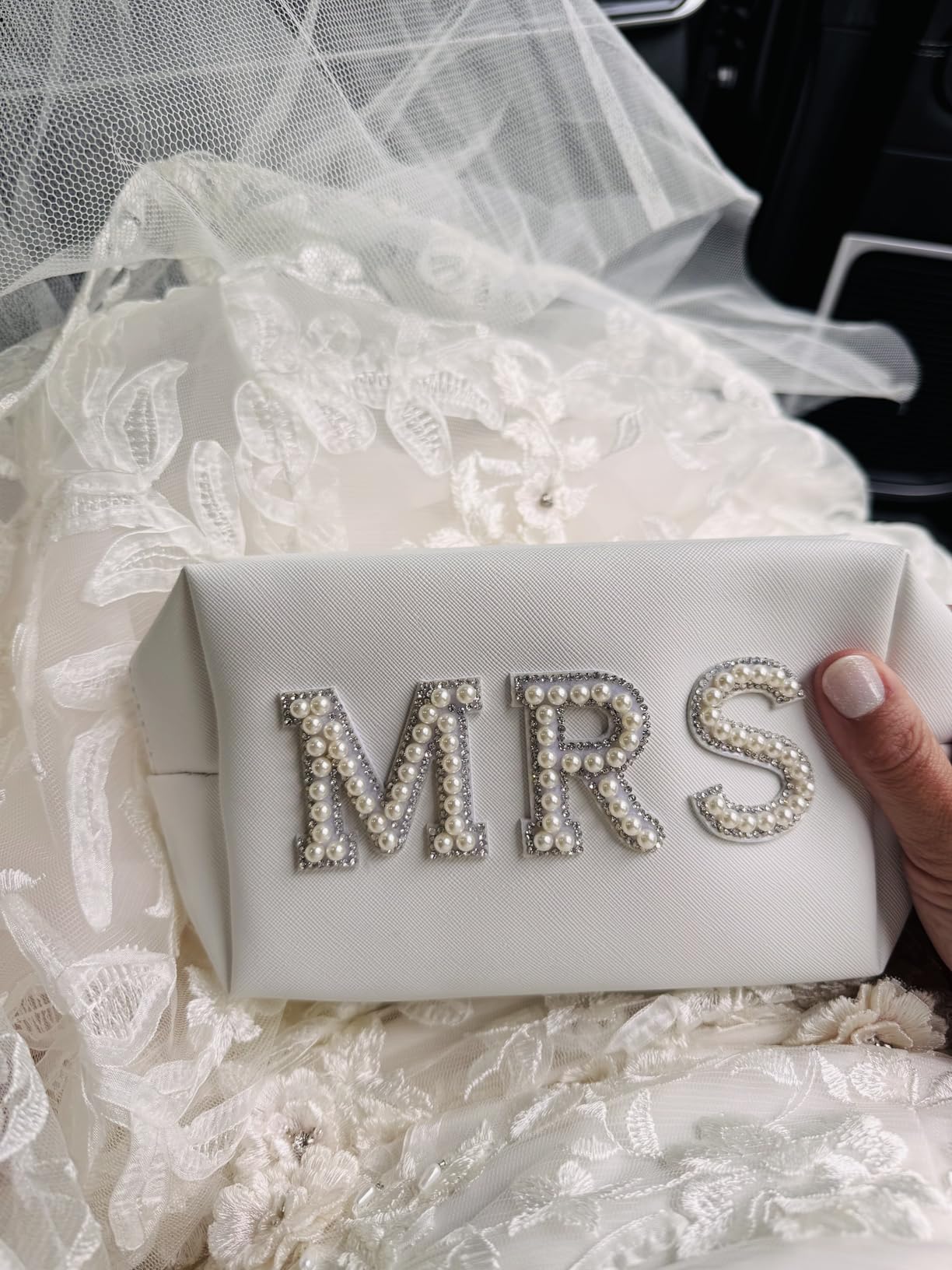 Bride Patch Letter Makeup Bag for Women Bridesmaid Engagement Gift for Her White Pearl Rhinestone Travel Toiletry Bag Make Up Bag Pouch for Purse Bridal Shower Gifts for Engagement Wedding Customer Review Bride Patch Letter Makeup Bag for Women Bridesmaid Engagement Gift for Her White Pearl Rhinestone Travel Toiletry Bag Make Up Bag Pouch for Purse Bridal Shower Gifts for Engagement Wedding - Customer Photo 2
