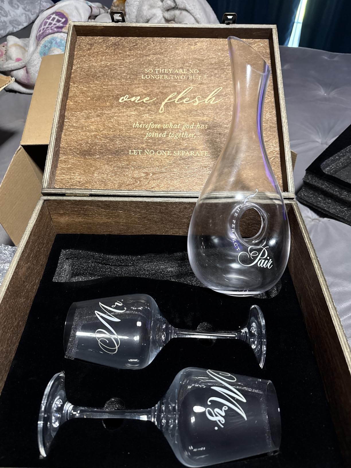 AW BRIDAL Mr and Mrs Wine Glasses and Decanter Set, Engagement Gifts for Couples 2025, Wedding Gifts for Bride and Groom, Anniversary Wine Glasses with Keepsake Box, Bridal Shower Gift for Bride to Be Customer Review AW BRIDAL Mr and Mrs Wine Glasses and Decanter Set, Engagement Gifts for Couples 2025, Wedding Gifts for Bride and Groom, Anniversary Wine Glasses with Keepsake Box, Bridal Shower Gift for Bride to Be - Customer Photo 1