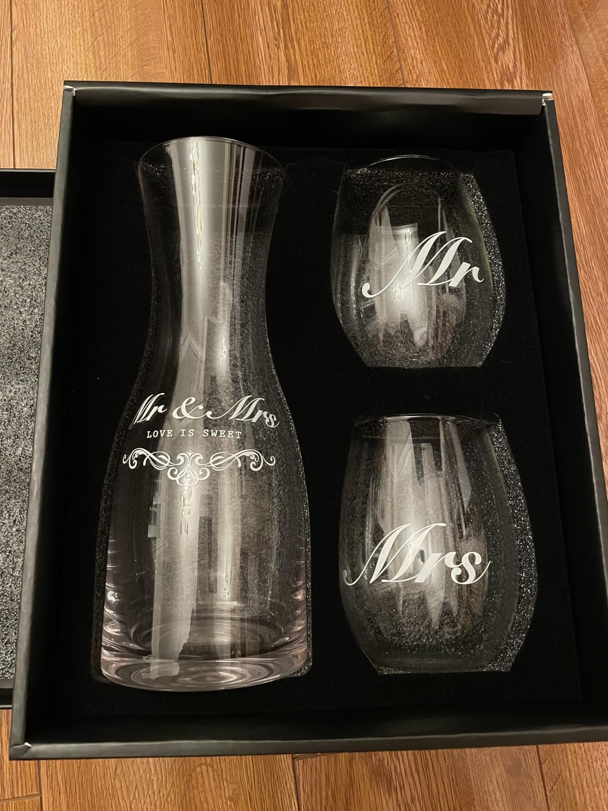 AW BRIDAL Mr and Mrs Wine Glasses and Decanter Set, Engagement Gifts for Couples 2025, Wedding Gifts for Bride and Groom, Anniversary Wine Glasses with Keepsake Box, Bridal Shower Gift for Bride to Be Customer Review AW BRIDAL Mr and Mrs Wine Glasses and Decanter Set, Engagement Gifts for Couples 2025, Wedding Gifts for Bride and Groom, Anniversary Wine Glasses with Keepsake Box, Bridal Shower Gift for Bride to Be - Customer Photo 2