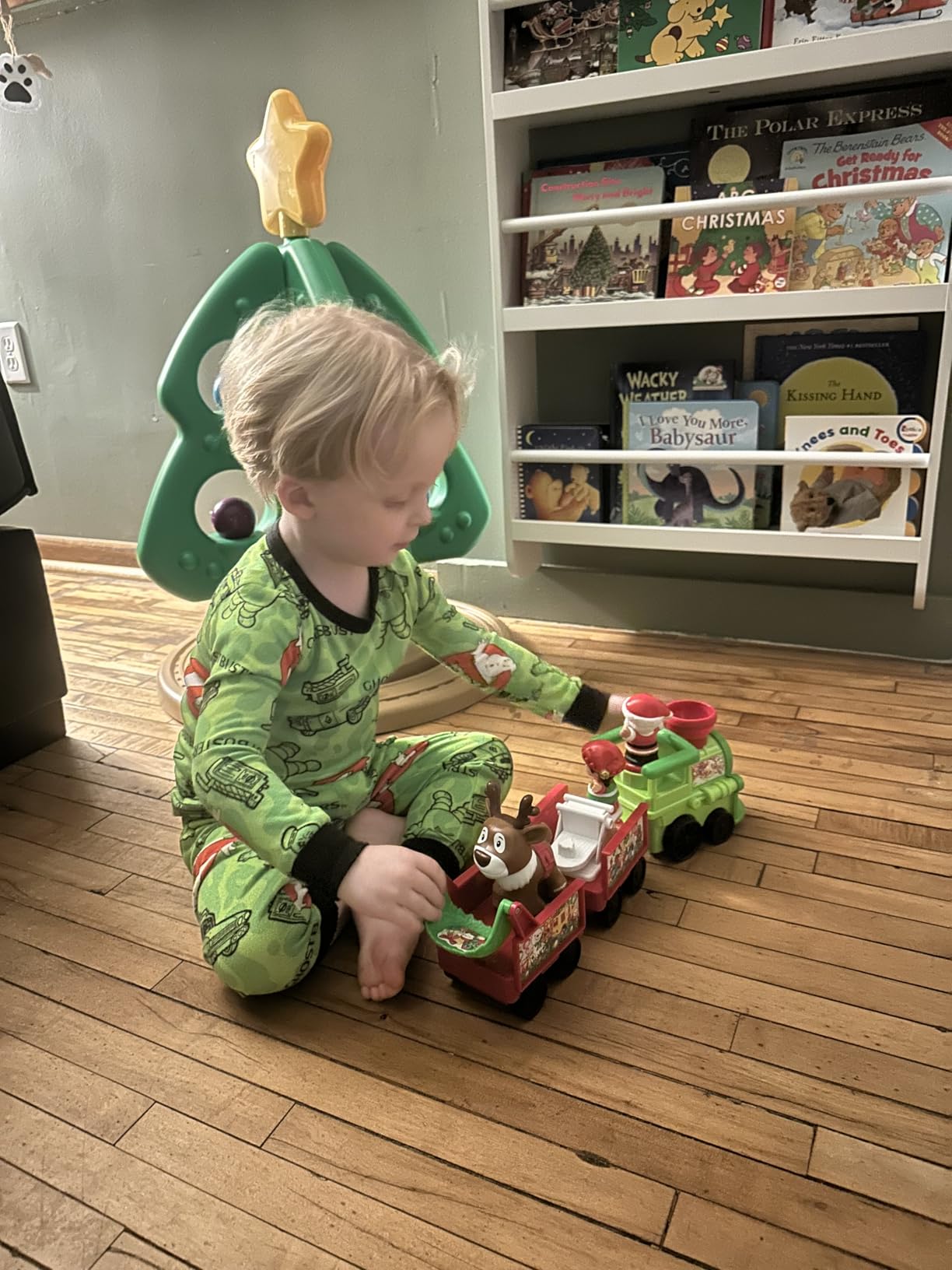 Fisher-Price Little People Toddler Toy Musical Christmas Train with Santa Elf & Reindeer Figures Customer Review Fisher-Price Little People Toddler Toy Musical Christmas Train with Santa Elf & Reindeer Figures - Customer Photo 1