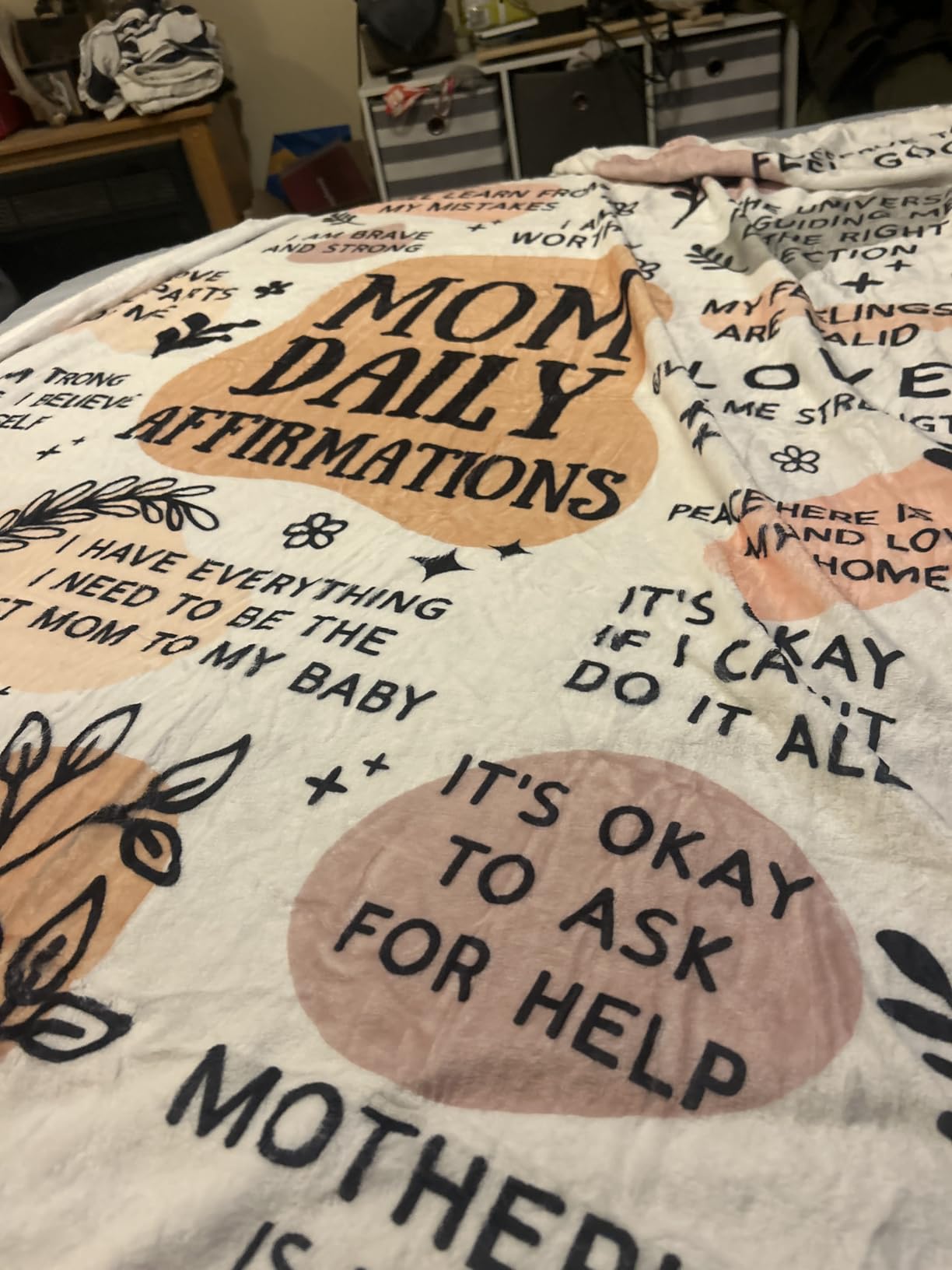 BaubleDazz New Mom Gifts Blanket, Christmas Birthday Gifts for Mom, Mama Daily Affirmations Blankets, Postpartum Pregnancy Self Care Gift for First Time Moms, Mommy to Be, Mama(50