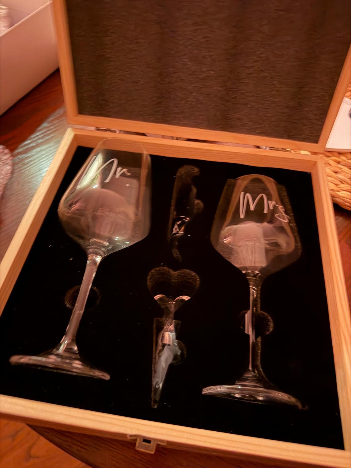 AW BRIDAL Mr and Mrs Wine Glasses Wedding Gifts for Couples 2025, Engagement Gift for Newlyweds, Bridal Shower and Bachelorette Gifts for Bride, Wine Opener Stopper and Engraved Wooden Keepsake Box Customer Review AW BRIDAL Mr and Mrs Wine Glasses Wedding Gifts for Couples 2025, Engagement Gift for Newlyweds, Bridal Shower and Bachelorette Gifts for Bride, Wine Opener Stopper and Engraved Wooden Keepsake Box - Customer Photo 1
