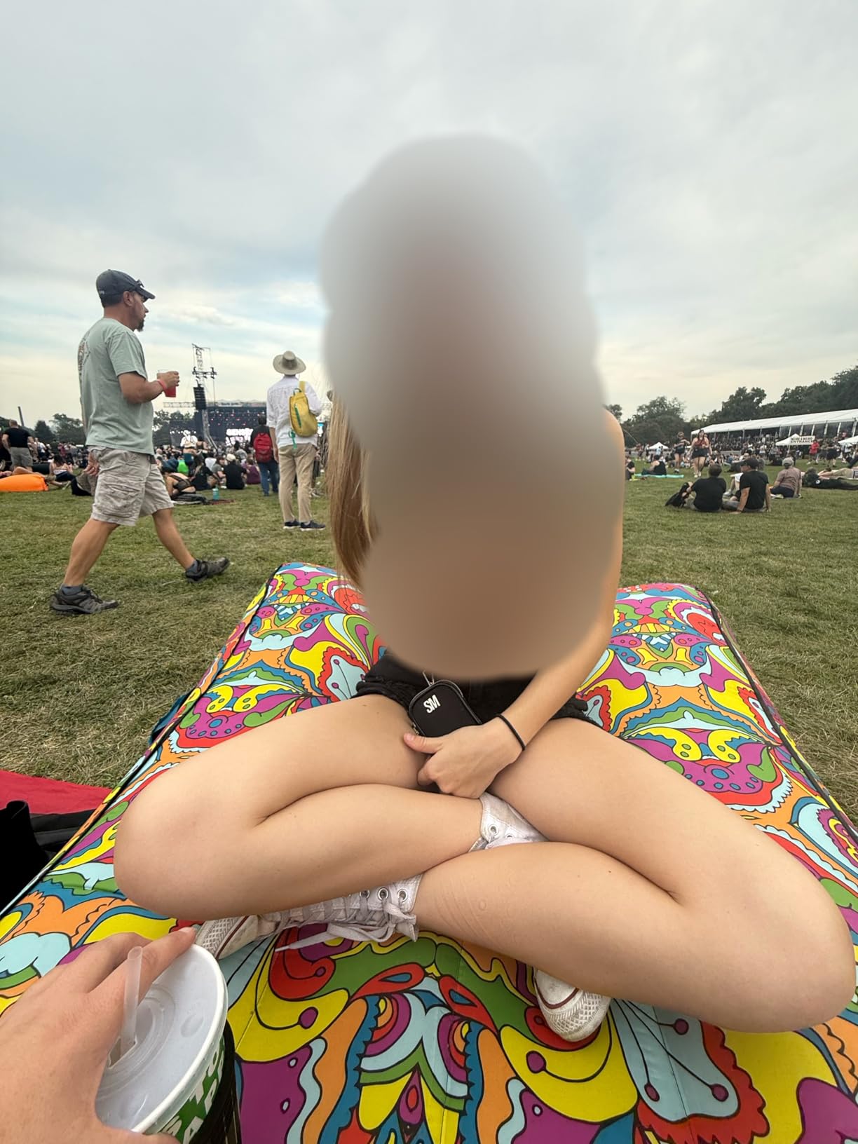 Chillbo Shwaggins Inflatable Couch – Cool Inflatable Chair Easy Setup is Ideal for Hiking Gear, Beach Chair and Music Festivals. Dad Gifts or Gifts for Dad Customer Review Chillbo Shwaggins Inflatable Couch – Cool Inflatable Chair Easy Setup is Ideal for Hiking Gear, Beach Chair and Music Festivals. Dad Gifts or Gifts for Dad - Customer Photo 1