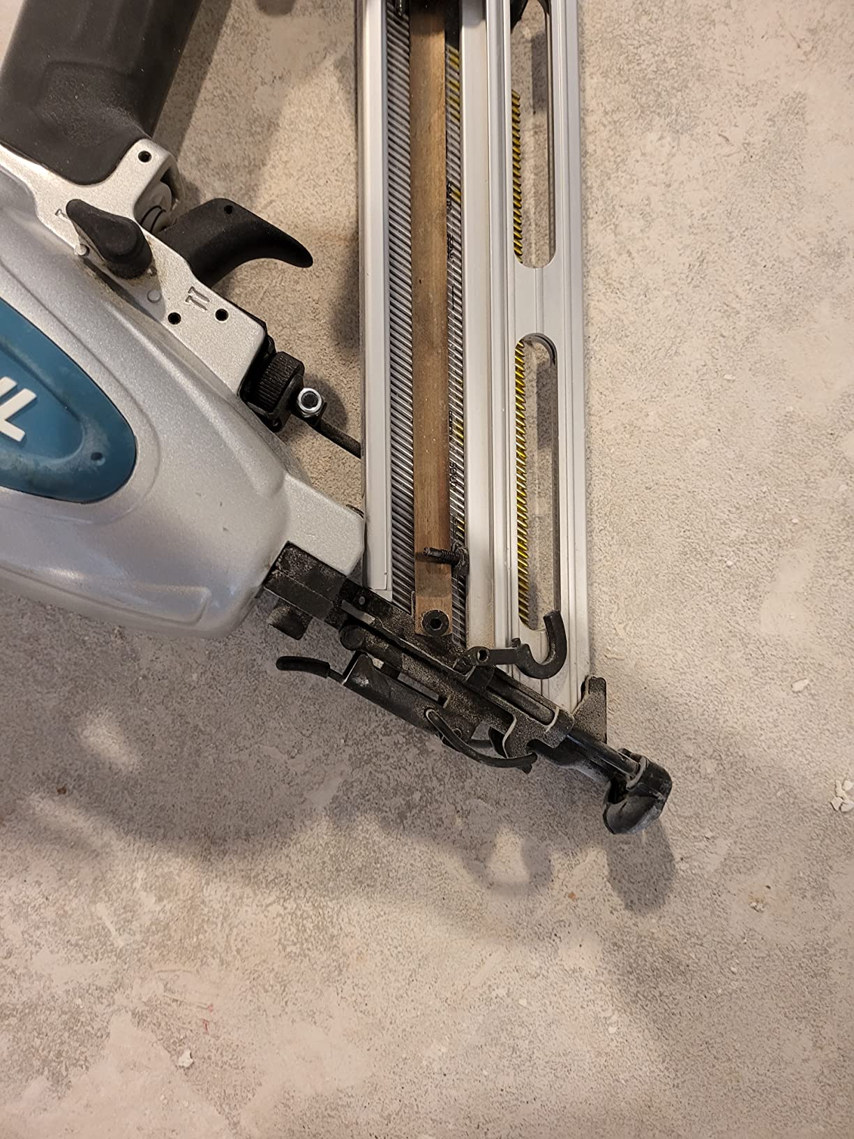 Makita AF635 15 Gauge, 2-1/2 Makita AF635 15 Gauge, 2-1/2