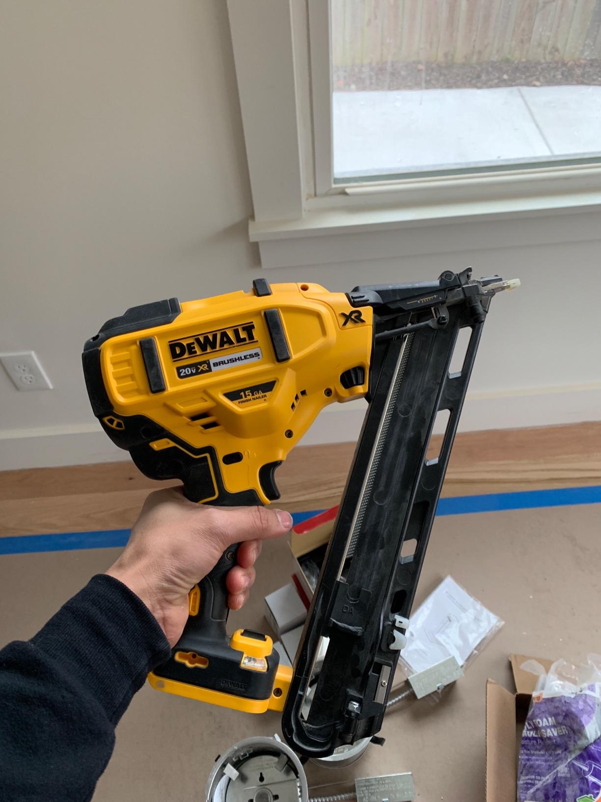 DEWALT 20V MAX Finish Nailer Kit, Angled, 15GA, Battery, Charger & Bag (DCN650D1) Customer Review DEWALT 20V MAX Finish Nailer Kit, Angled, 15GA, Battery, Charger & Bag (DCN650D1) - Customer Photo 1