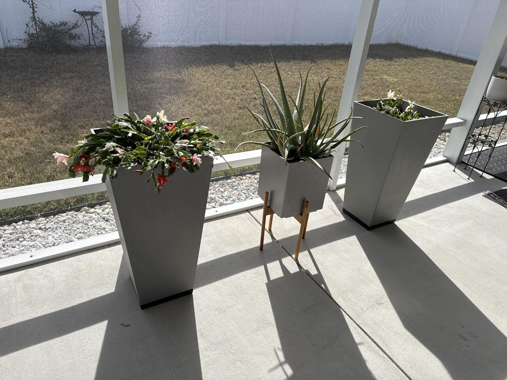Veradek V-Resin Indoor/Outdoor Taper Planter, Set of 2 (30 inch, Black) - Customer Photo 1