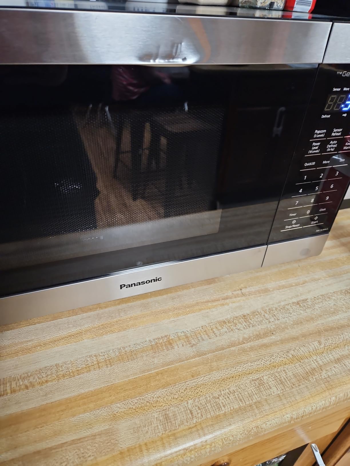 Panasonic Microwave Oven, 1.3 cu. ft. 1100W Countertop Microwave with Genius Sensor Cooking and Auto Defrost - NN-SD67LS (Stainless Steel) - Customer Photo 1