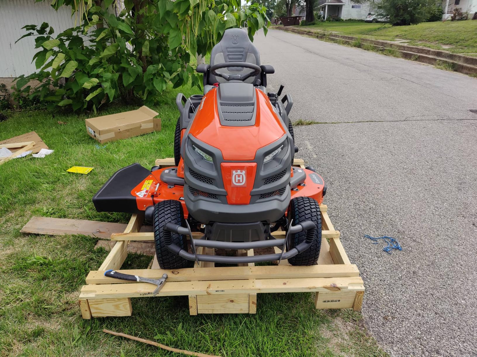Husqvarna Riding Lawn Mower 24Hp 54 inches Deck Differential Lock Customer Review Husqvarna Riding Lawn Mower 24Hp 54 inches Deck Differential Lock - Customer Photo 2