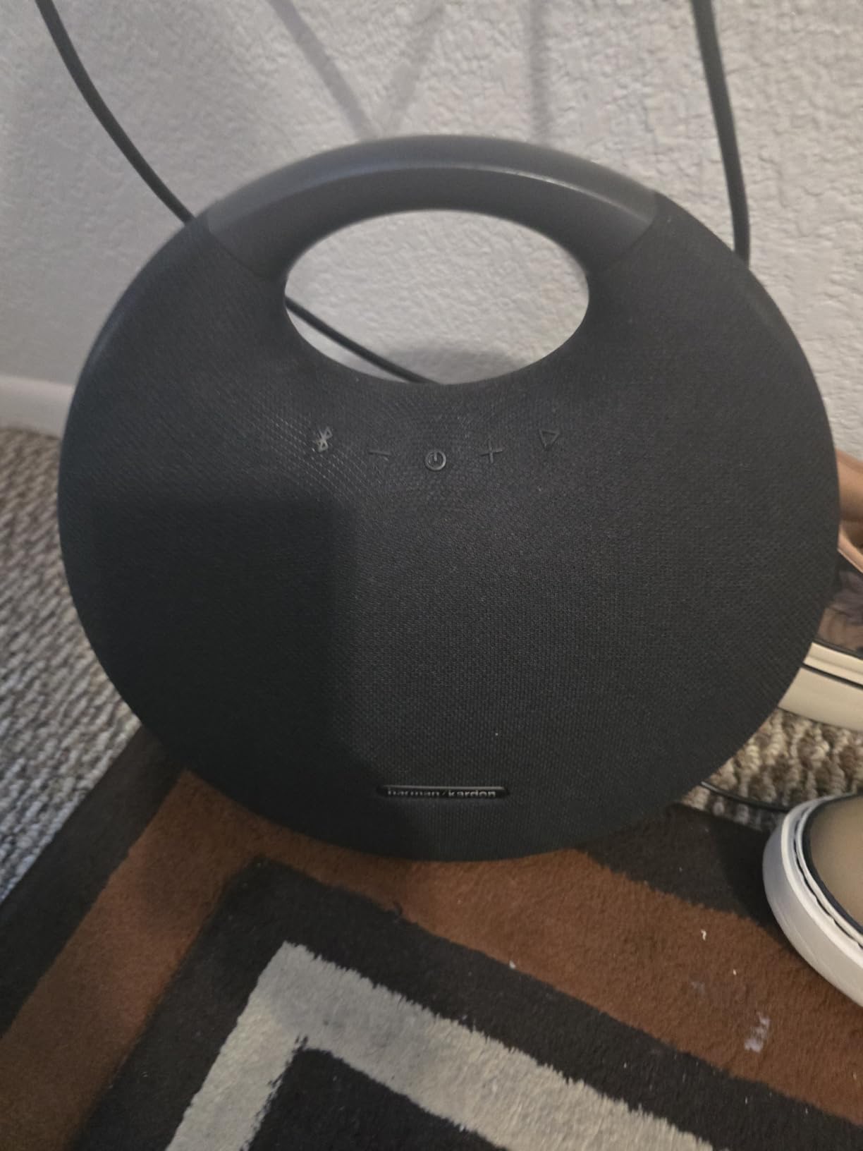 Harman Kardon Onyx Studio 6 Wireless Bluetooth Speaker - IPX7 Waterproof Extra Bass Sound System with Rechargeable Battery and Built-in Microphone - Black Customer Review Harman Kardon Onyx Studio 6 Wireless Bluetooth Speaker - IPX7 Waterproof Extra Bass Sound System with Rechargeable Battery and Built-in Microphone - Black - Customer Photo 1