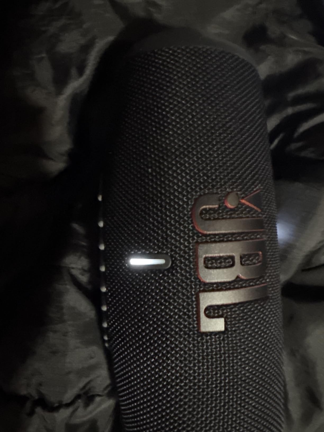 JBL Charge 5 Waterproof Portable Speaker with Built-in Powerbank and gSport Carbon Fiber Case (Black) Customer Review JBL Charge 5 Waterproof Portable Speaker with Built-in Powerbank and gSport Carbon Fiber Case (Black) - Customer Photo 1