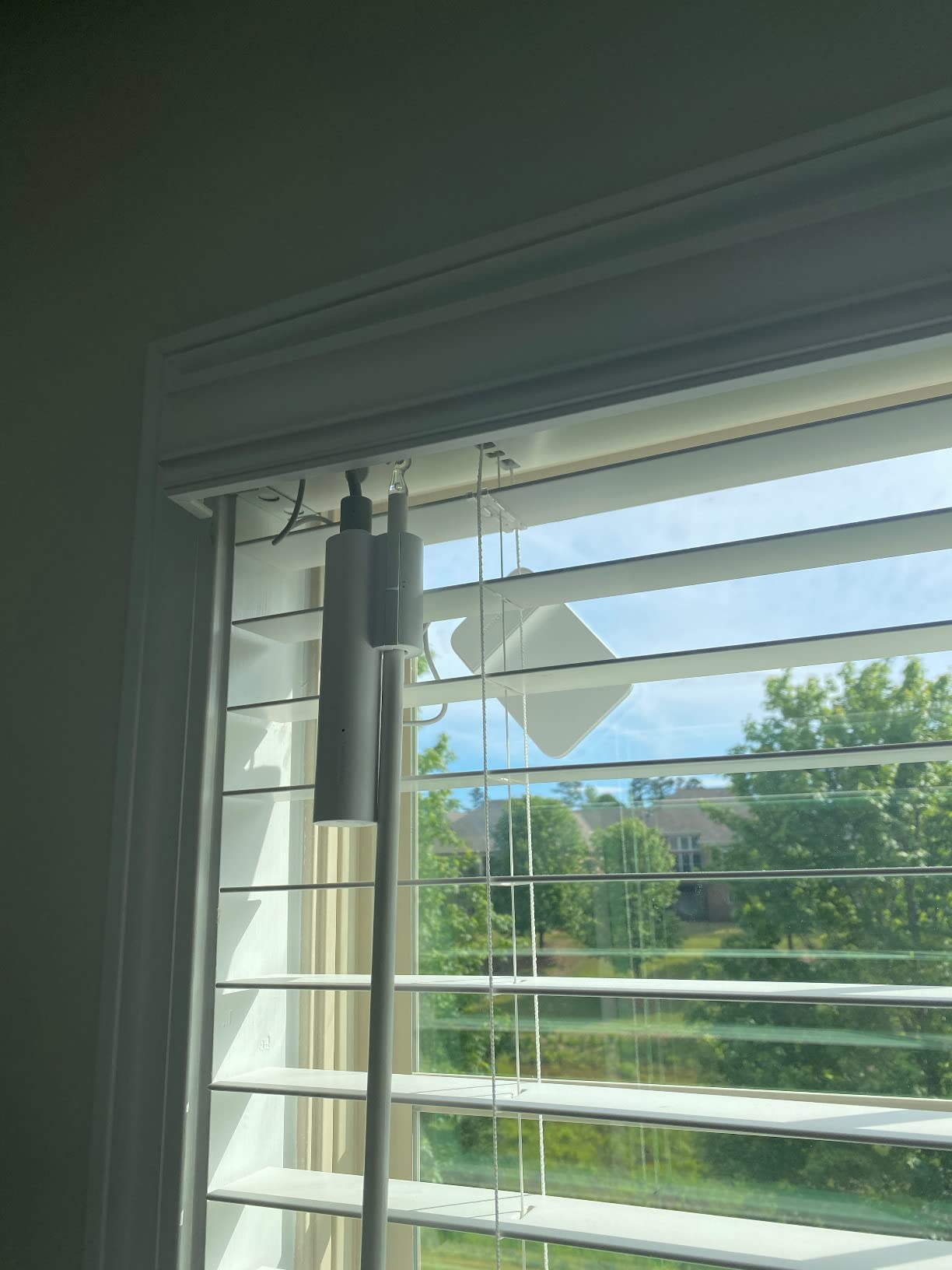 SwitchBot Blind Tilt Motorized Blinds - Smart Electric Blinds with Bluetooth Remote Control, Solar Powered, Light Sensing Control, Add Hub Mini to Make it Compatible with Alexa & Google Home Customer Review SwitchBot Blind Tilt Motorized Blinds - Smart Electric Blinds with Bluetooth Remote Control, Solar Powered, Light Sensing Control, Add Hub Mini to Make it Compatible with Alexa & Google Home - Customer Photo 2