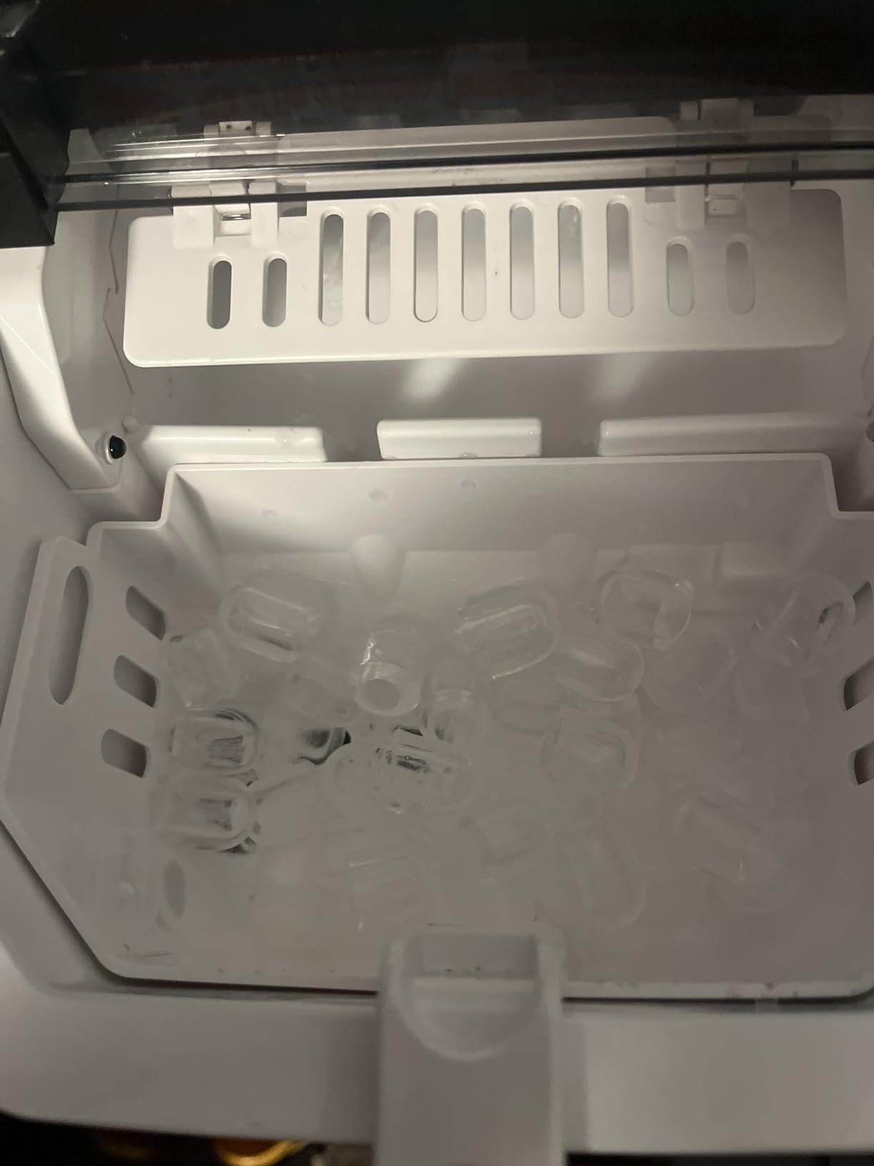Silonn Ice Maker Countertop, Portable Ice Machine with Carry Handle, Self-Cleaning Ice Makers with Basket and Scoop, 9 Cubes in 6 Mins, 26 lbs per Day, Ideal for Home, Kitchen, Camping, RV - Customer Photo 1