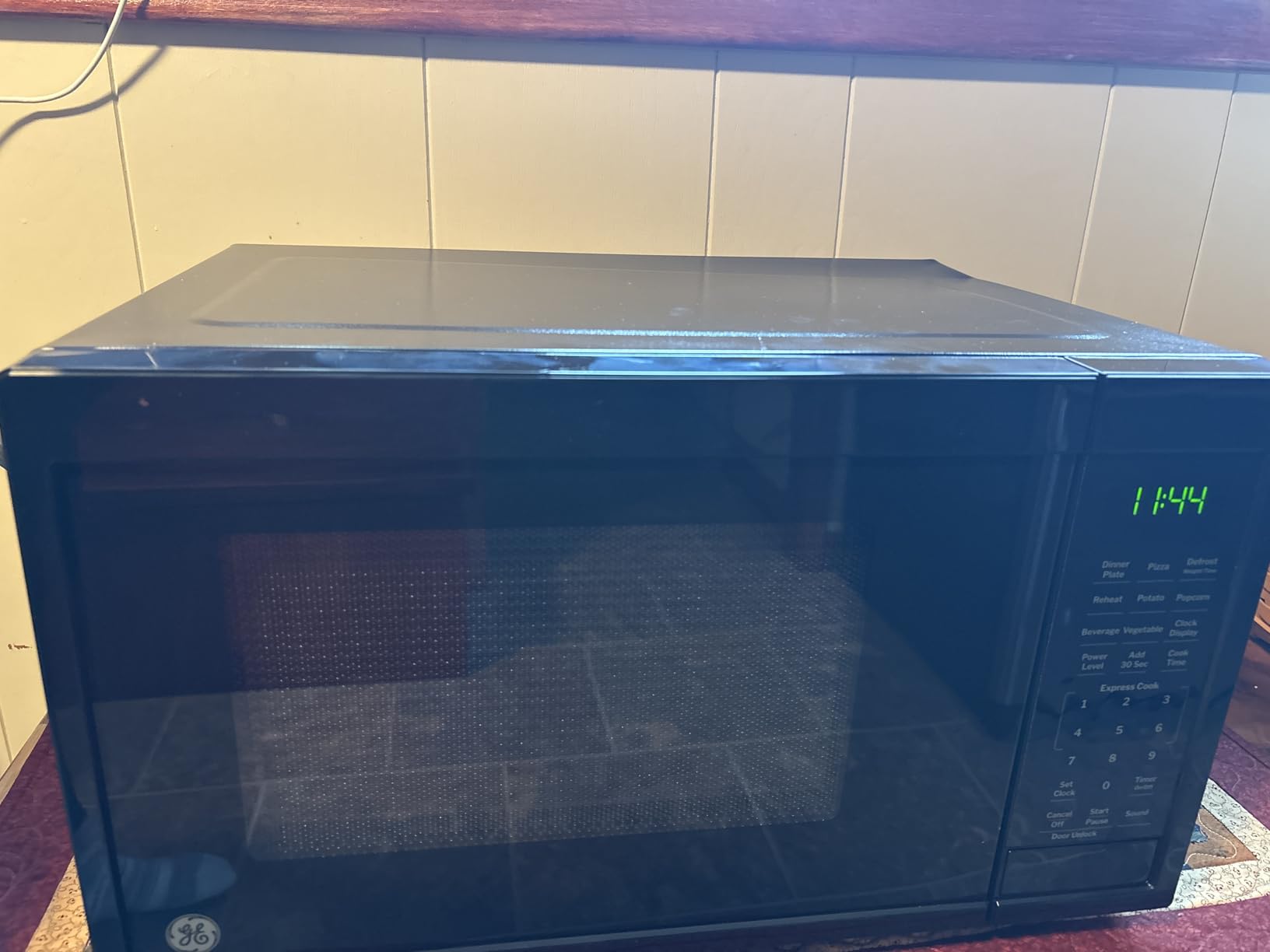 GE Countertop Microwave Oven, Compact 0.9 Cubic Ft., 900-watt Capacity, 7 Auto Cooking Settings, Child-Lock Technology, Kitchen Essentials for the Countertop, Dorm Room or Apartment, Stainless Steel - Customer Photo 2