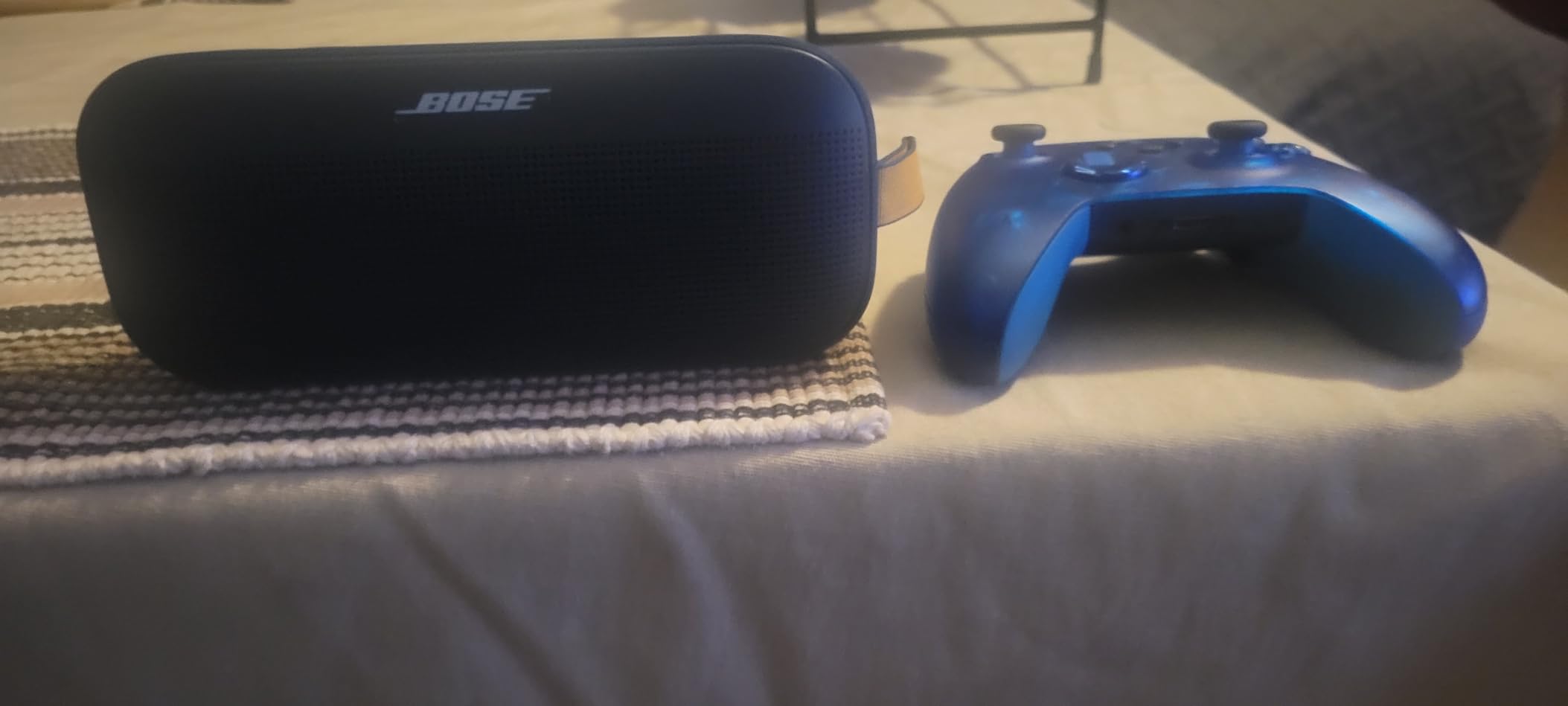 Bose SoundLink Flex Bluetooth Speaker (2nd Gen) - Portable Outdoor Speaker with Hi-Fi Audio, Waterproof and Dustproof, USB-C, Up to 12 Hours Battery Life, Black Customer Review Bose SoundLink Flex Bluetooth Speaker (2nd Gen) - Portable Outdoor Speaker with Hi-Fi Audio, Waterproof and Dustproof, USB-C, Up to 12 Hours Battery Life, Black - Customer Photo 2