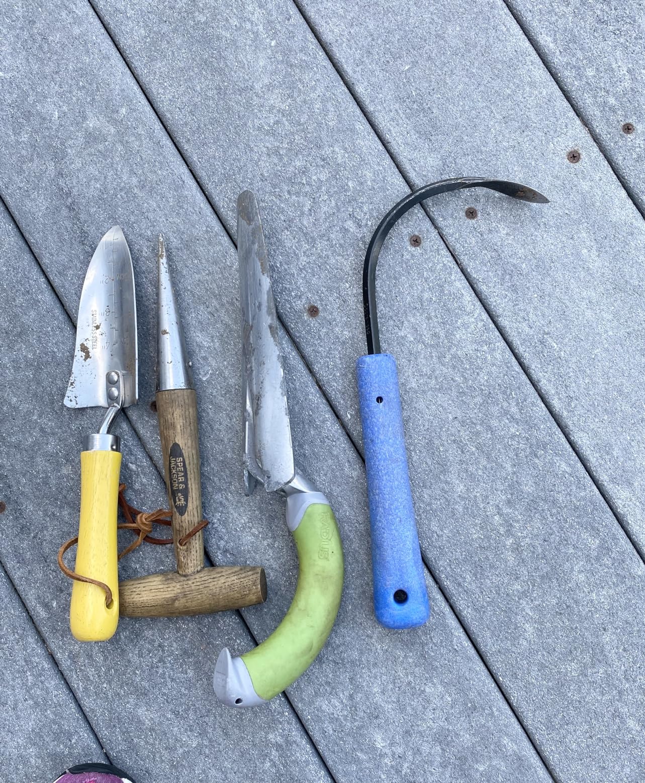 CobraHead Original Weeder & Cultivator Garden Hand Tool - Forged Steel Blade - Recycled Plastic Handle Customer Review CobraHead Original Weeder & Cultivator Garden Hand Tool - Forged Steel Blade - Recycled Plastic Handle - Customer Photo 2