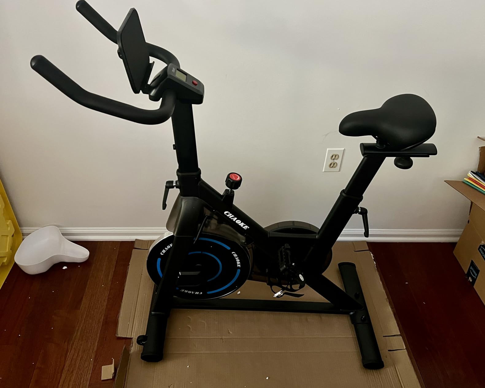 CHAOKE Quiet Adjustable Magnetic Resistance Stationary Bike for Home Cardio with App Compatible, 350LB Weight Capacity Indoor Cycling Bike with Comfortable Seat & Digital Display customer photo 1