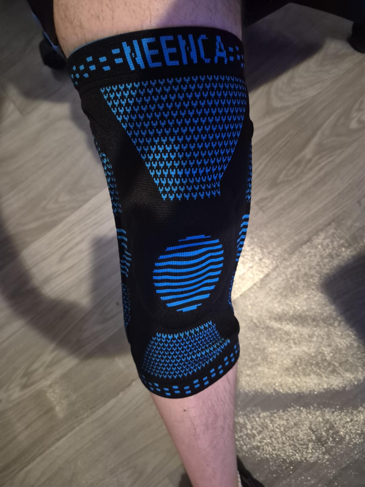 NEENCA Professional Knee Brace for Pain Relief, Medical Knee Support with Patella Pad & Side Stabilizers, Compression Knee Sleeve for Meniscus Tear, ACL, Joint Pain, Runner, Workout (Black, Medium) customer photo 2