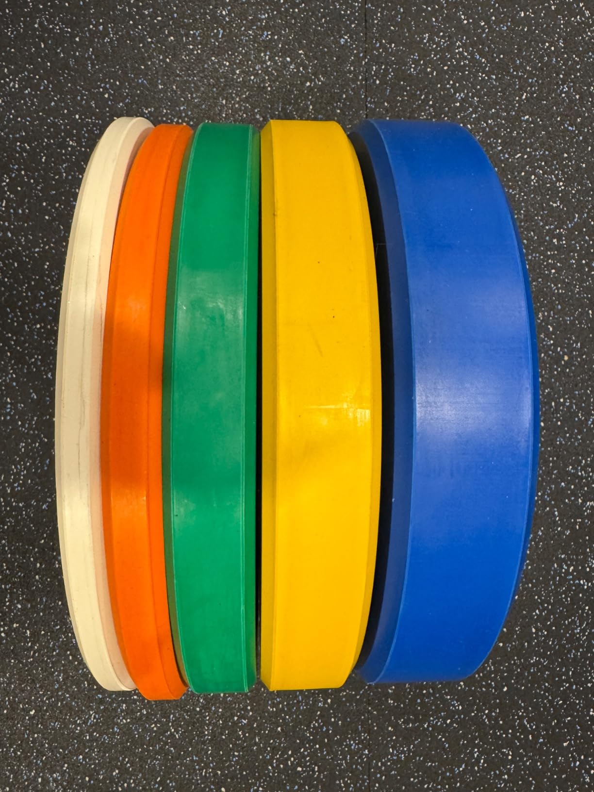 Rendpas 2-Inch Olympic Bumper Plates, 100% Virgin Rubber Low Bounce Barbell Weight for Home Gym customer photo 2