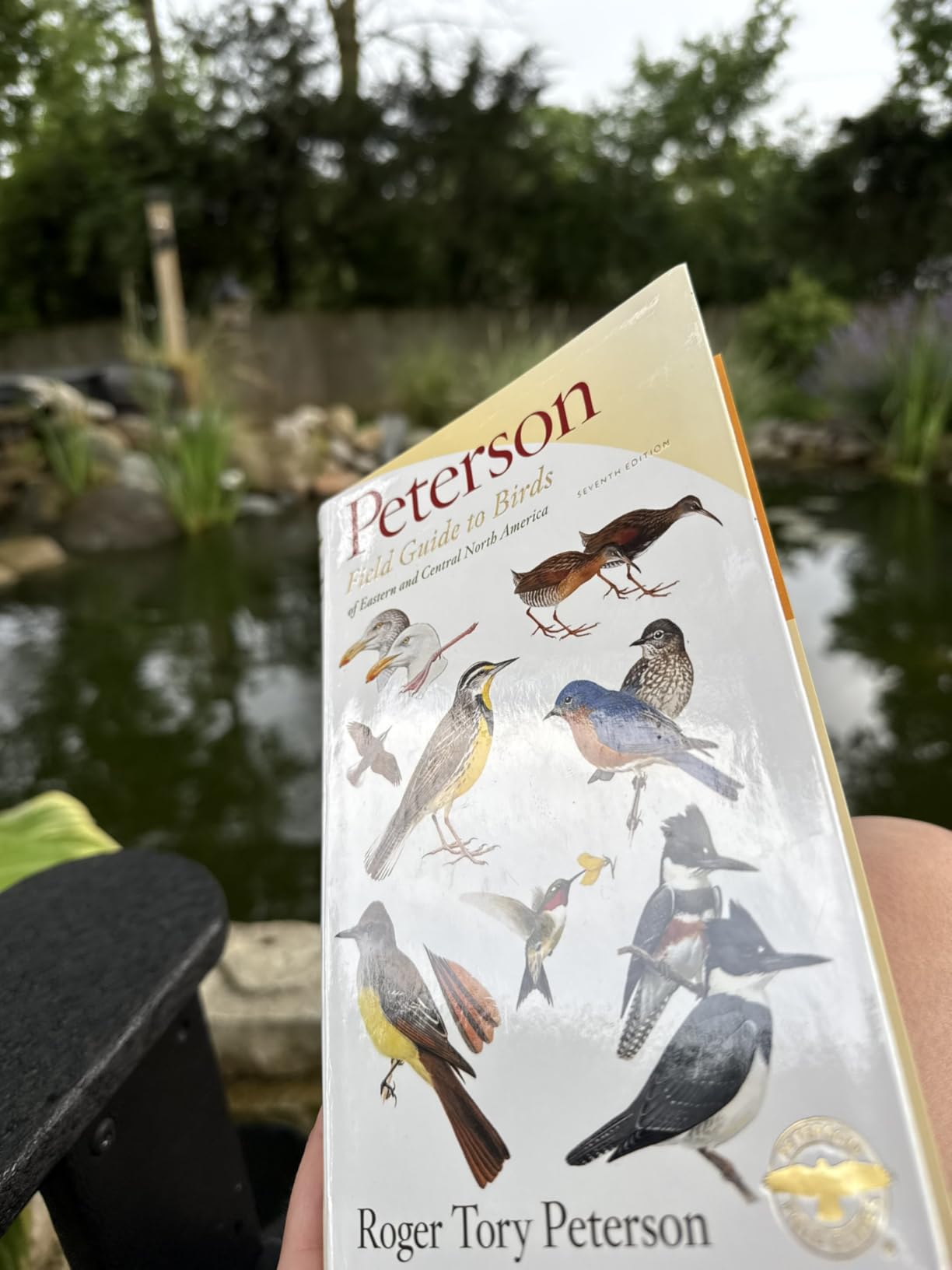 Peterson Field Guide To Birds Of Eastern & Central North America, Seventh Ed.: The Classic Birdwatching Guide with Updated Range Maps customer photo 2