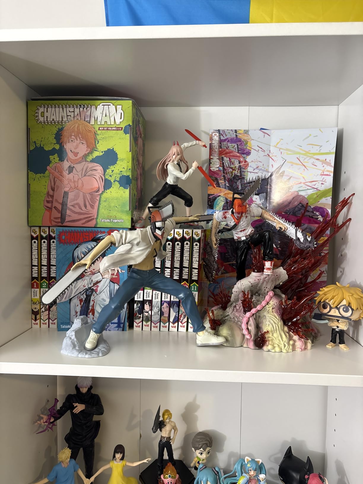 Chainsaw Man Box Set: Includes volumes 1-11 customer photo 1