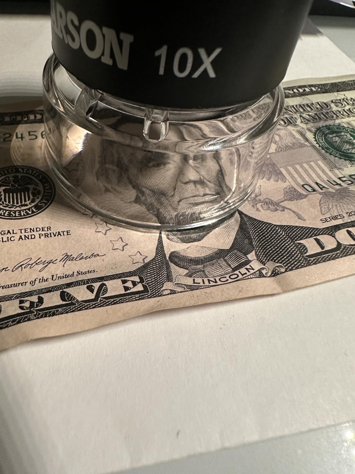 Carson LumiLoupe 10X Power Black/Clear Stand Magnifier, Ambient Light, 1.0 inch Lens Diameter, 2.0 inch Base Diameter customer photo 1