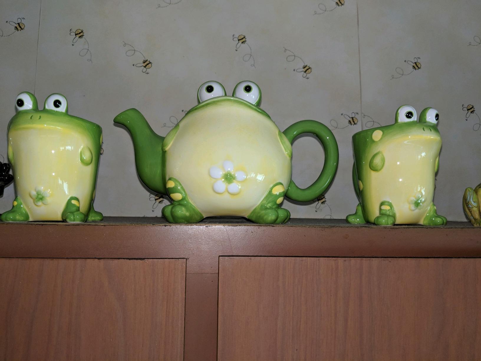 Burton Frog Coffee Mug with Gift Box, Green Porcelain Ceramic Cup with Large Handle, 10 oz customer photo 1