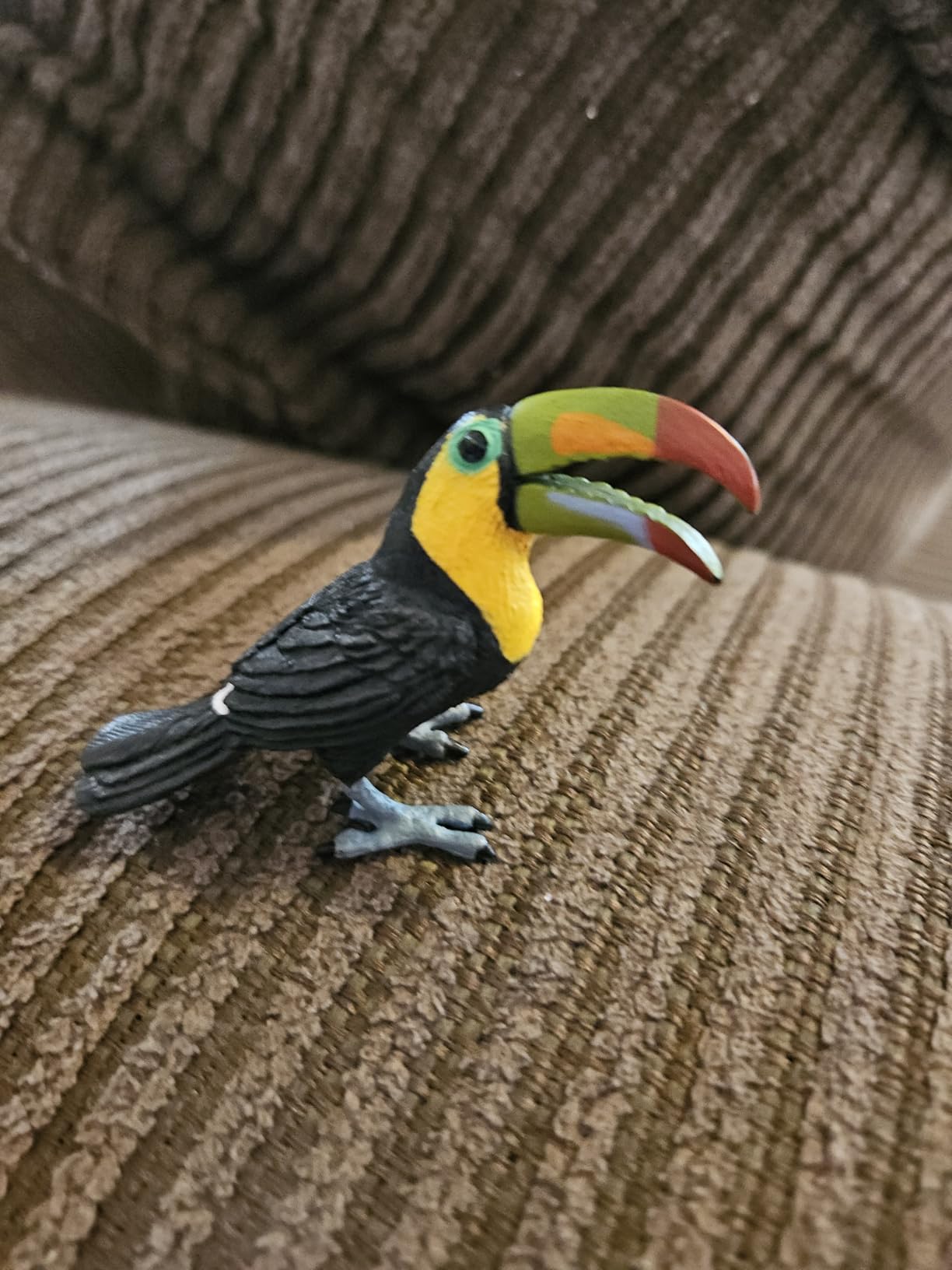 Safari Ltd. Toucan Figurine - Lifelike 2.75