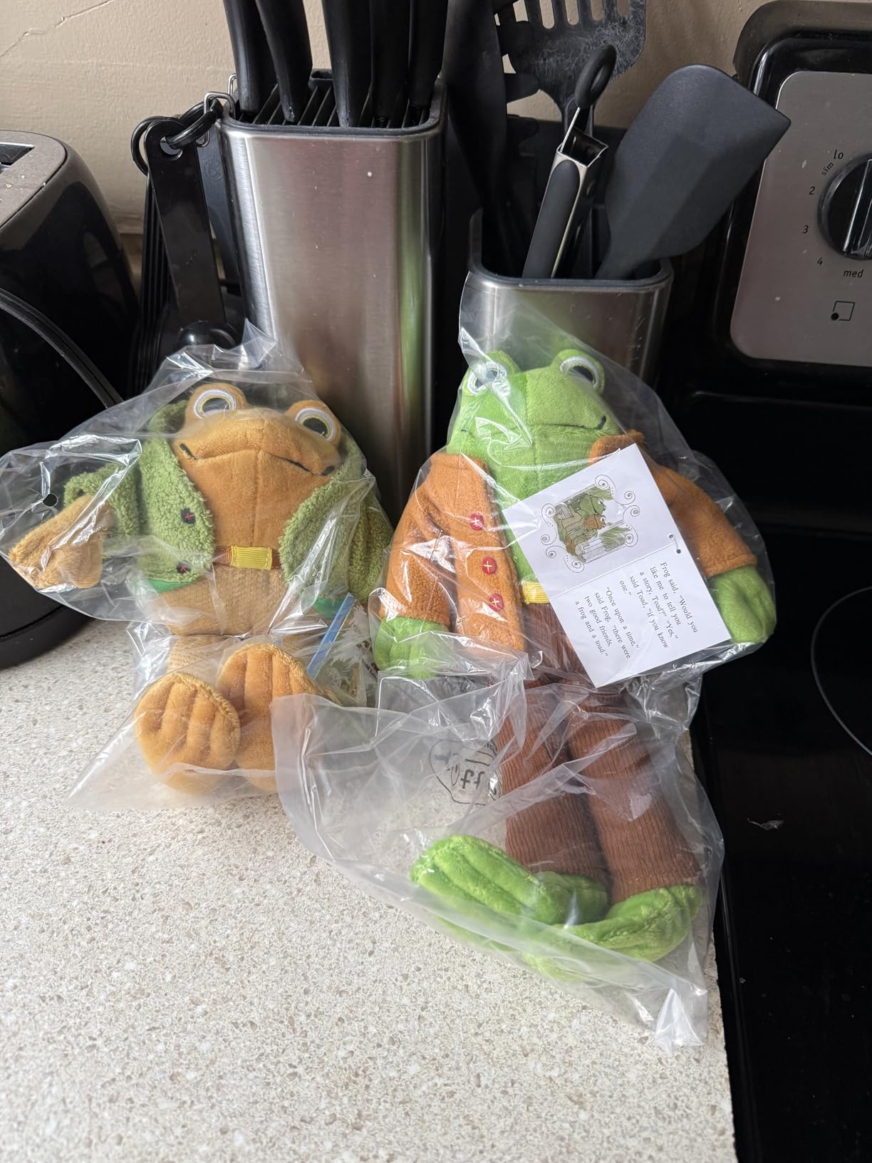 YOTTOY Toad Plush - Stuffed Animal Inspired by the Frog and Toad Books by Arnold Lobel, Soft Plush Toy with Removable Jacket Outfit, 9 Inch Storybook Gift customer photo 2