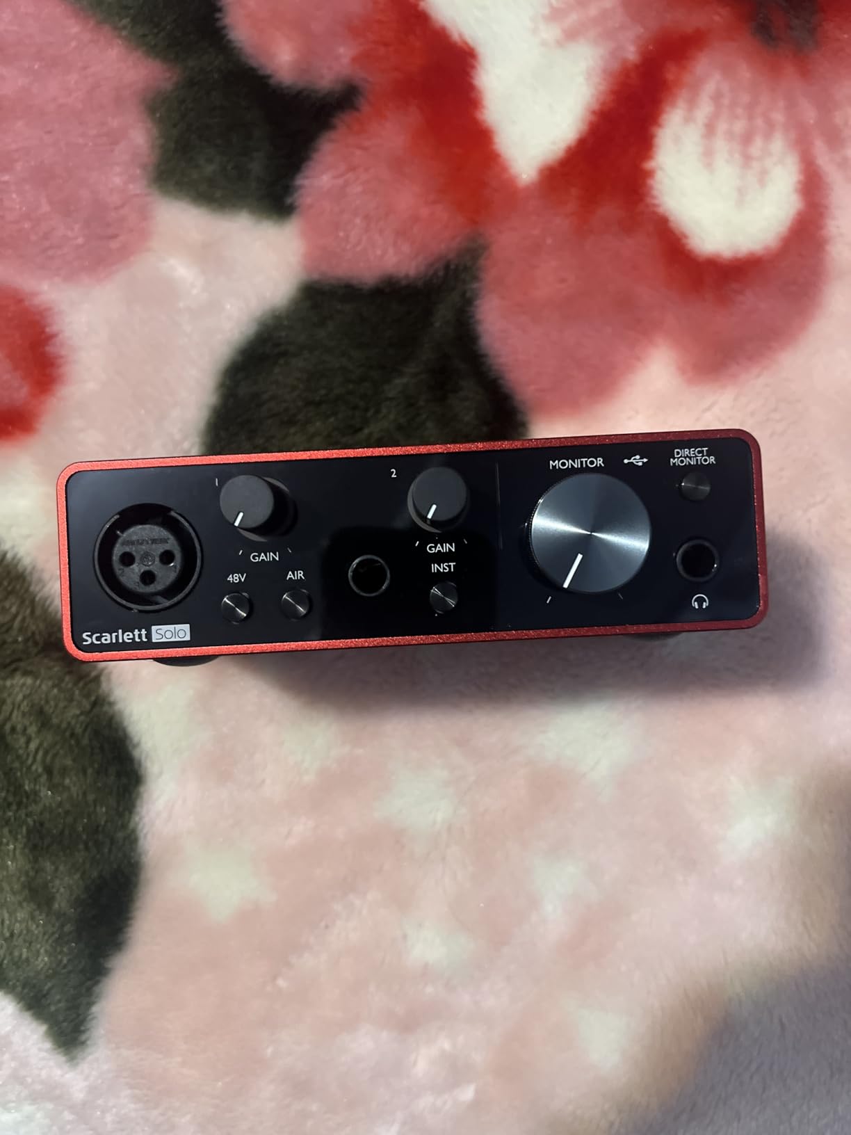 Focusrite Scarlett Solo 3rd Gen USB-C Audio Interface | 1 XLR Mic Preamp, 1 Hi-Z Instrument Input, 24-Bit/192kHz, 56dB Gain Range, Air Mode, macOS/Windows/iPadOS Compatible customer photo 1