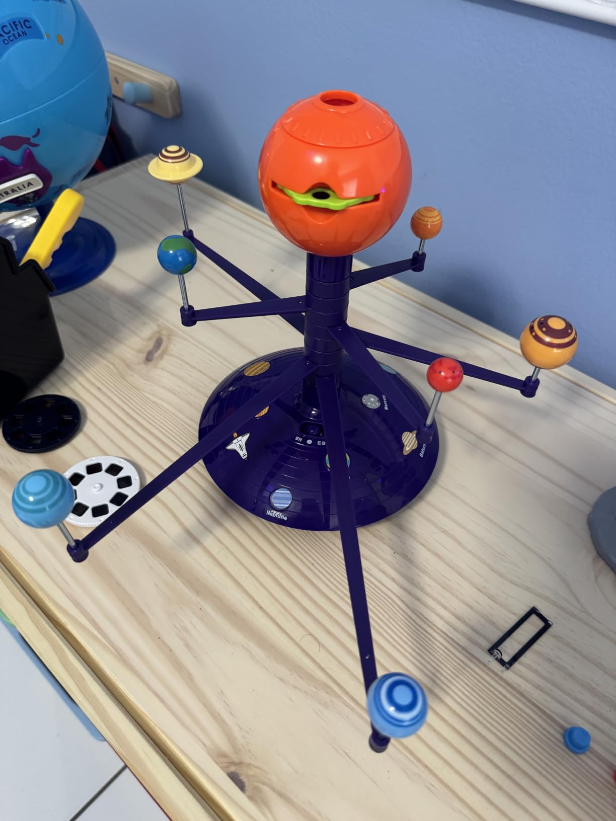 Science Can Solar System for Kids, Talking Astronomy Solar System Model Kit | Planetarium Projector w/ 8 Planets, Bilingual EN/ES, STEM Learning Toys customer photo 1