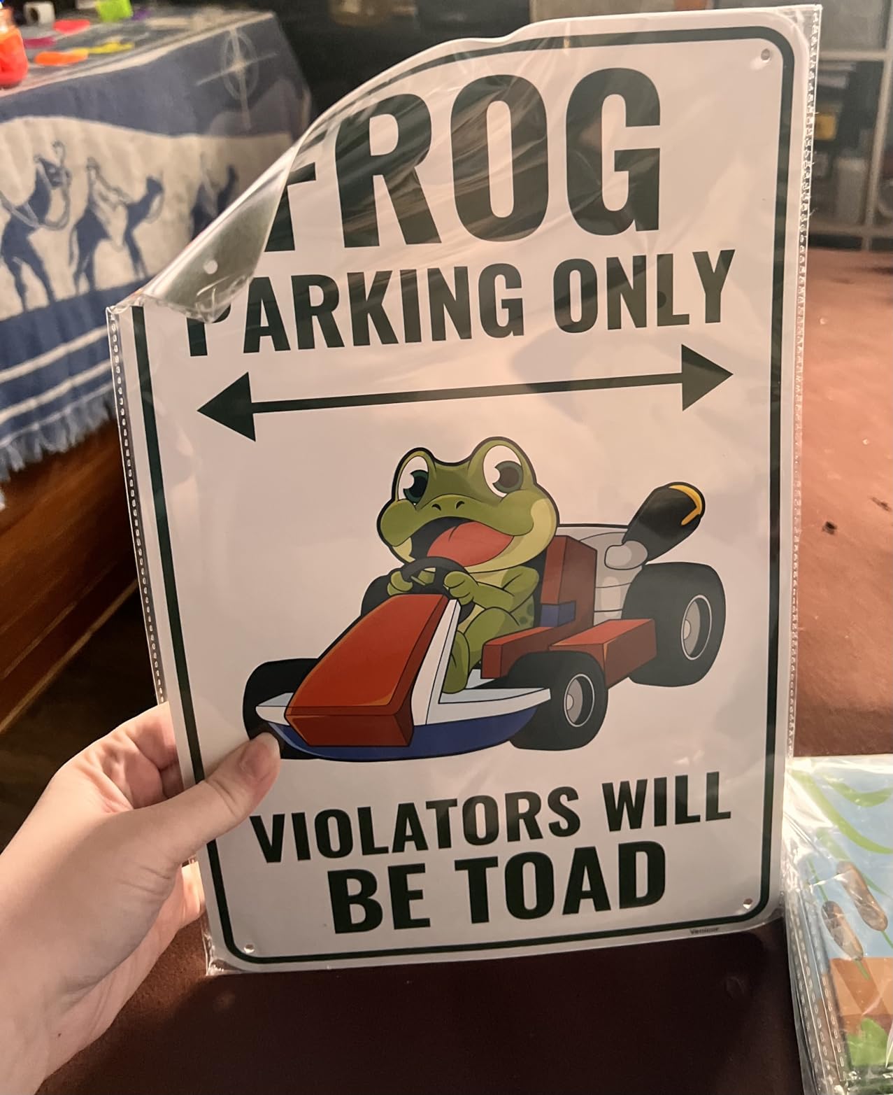 Venicor Frog Parking Sign Decor - 9 x 14 Inches - Aluminum - Cute Frog Gifts for Frog Lovers Women - Frog Tank Room Decorations Accessories Stuff customer photo 1