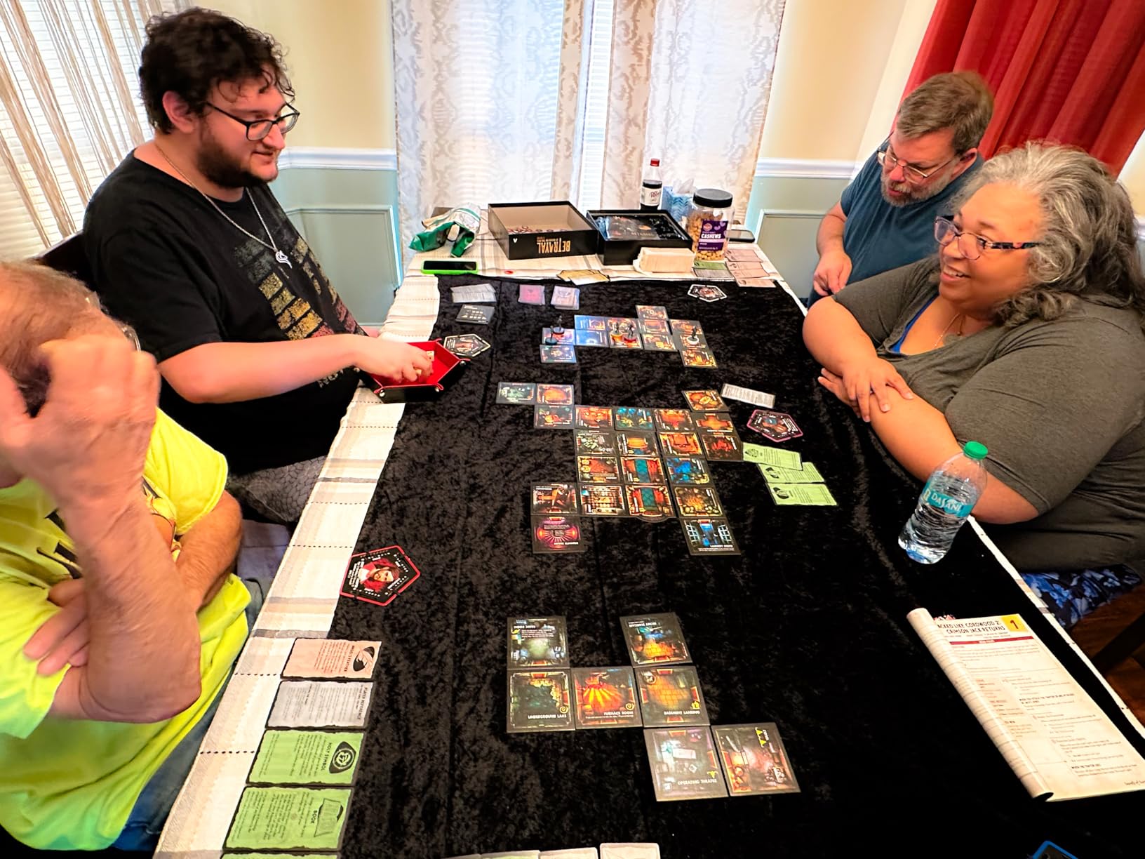 Hasbro Gaming Avalon Hill Betrayal at The House on The Hill 3rd Edition Cooperative Board Game,Ages 12 and Up,3-6 Players,50 Chilling Scenarios customer photo 1