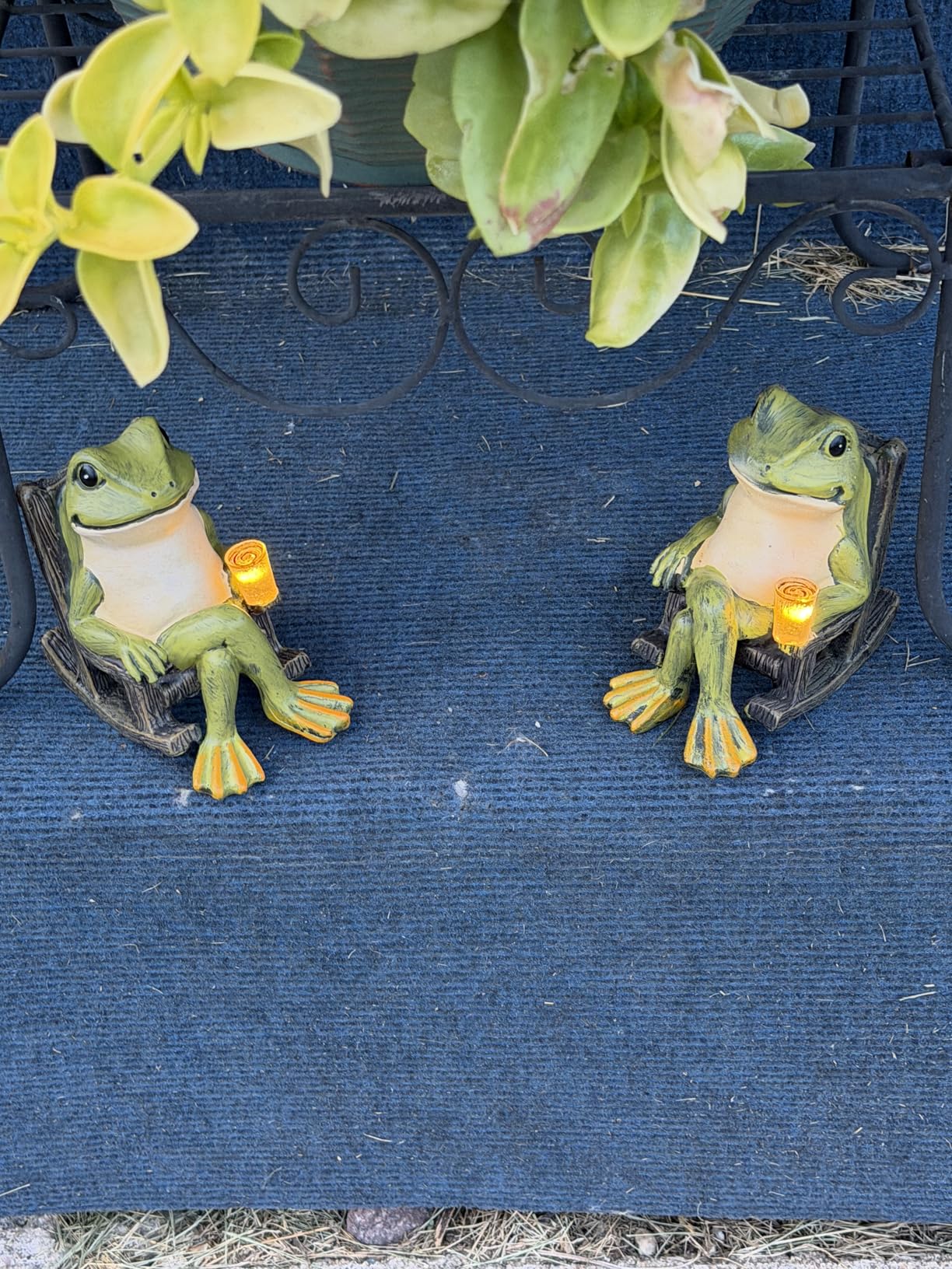 FOXMIS Miniature Frog Garden Statue Mom Dad Gifts Home Decorations Fairy Garden Accessories Outdoor Lights Solar Garden Frog Decor Art Housewarming Gift for Patio,Yard,Lawn Ornament customer photo 1