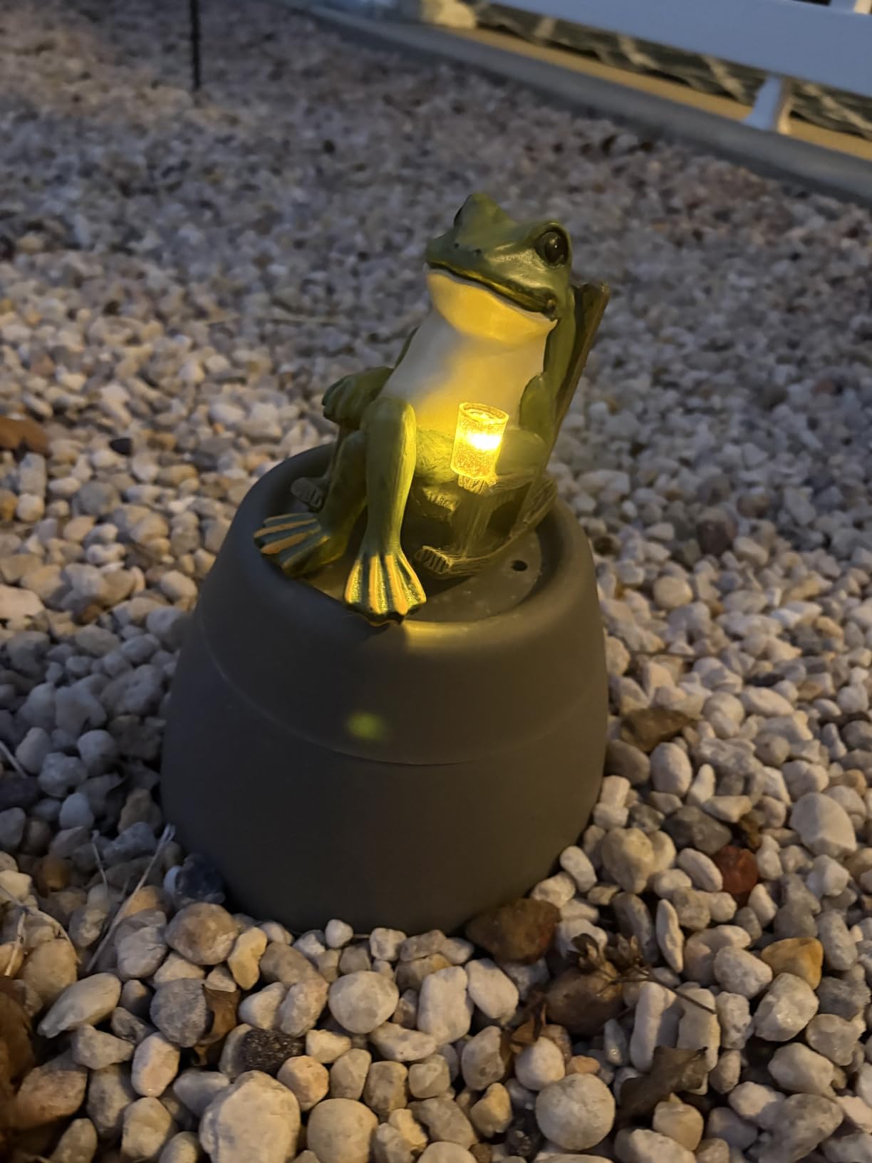 FOXMIS Miniature Frog Garden Statue Mom Dad Gifts Home Decorations Fairy Garden Accessories Outdoor Lights Solar Garden Frog Decor Art Housewarming Gift for Patio,Yard,Lawn Ornament customer photo 2